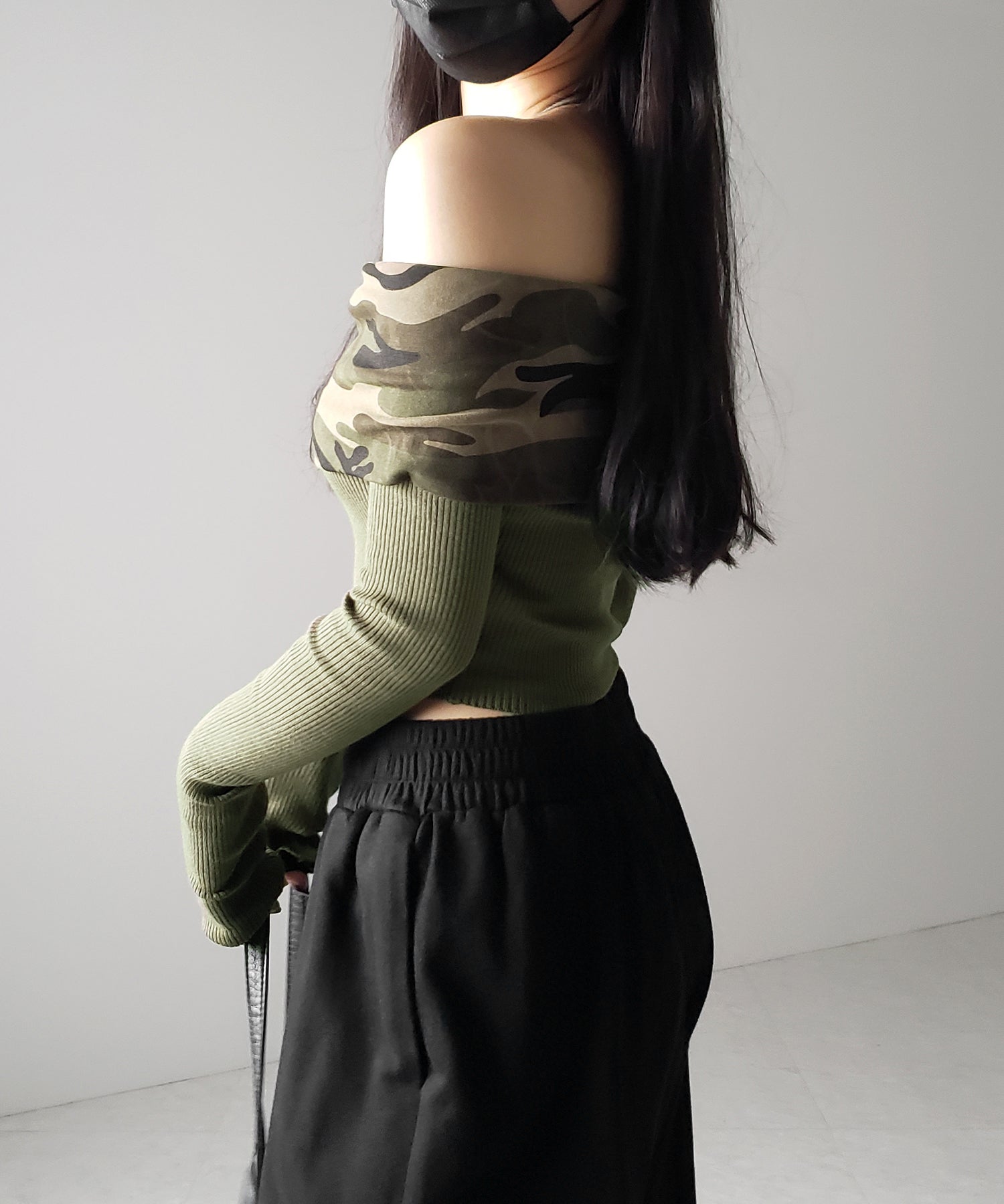 オフショルダーカモフラホルターネックリブニット ／ off shoulder camouflage halter neck lib knit
