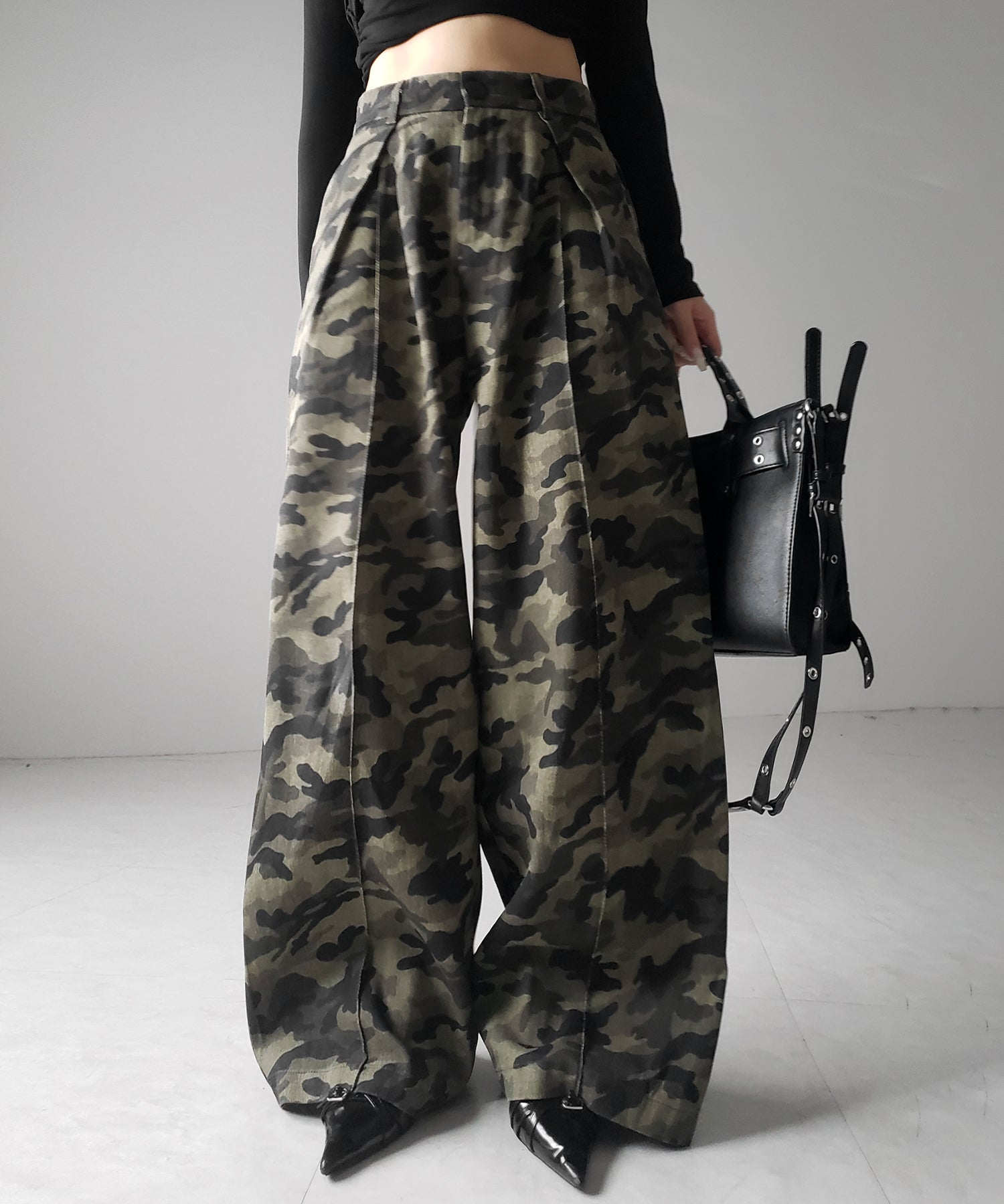【 ２color ／ ４size 】ダブルタックヴィンテージカモフラージュワイドパンツ ／ double tuck vintage camouflage wide pants