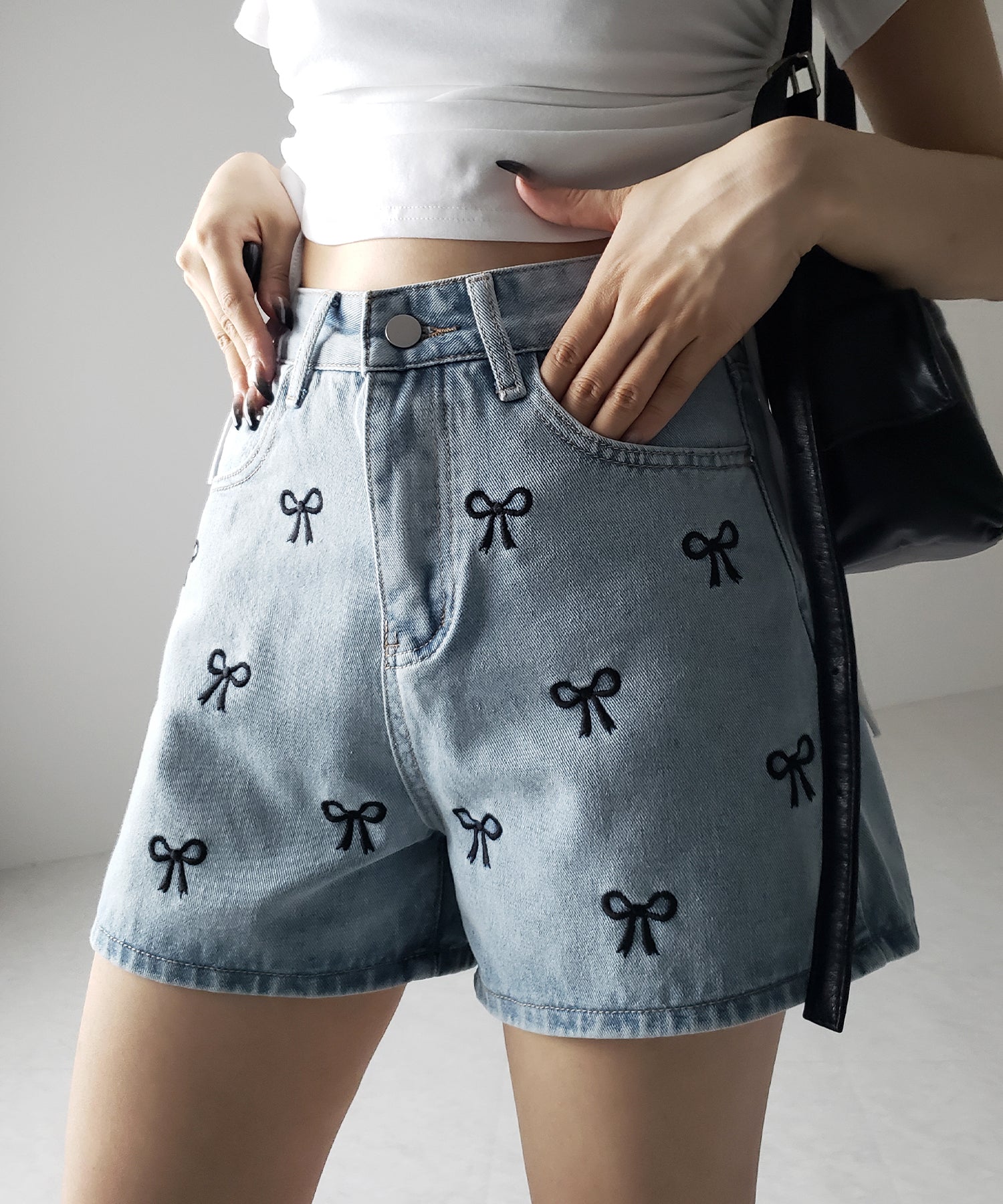 【 ２color 】ミニリボン刺繍ハイウエストデニムショートパンツ ／ mini ribbon  embroidery high waist denim short pants