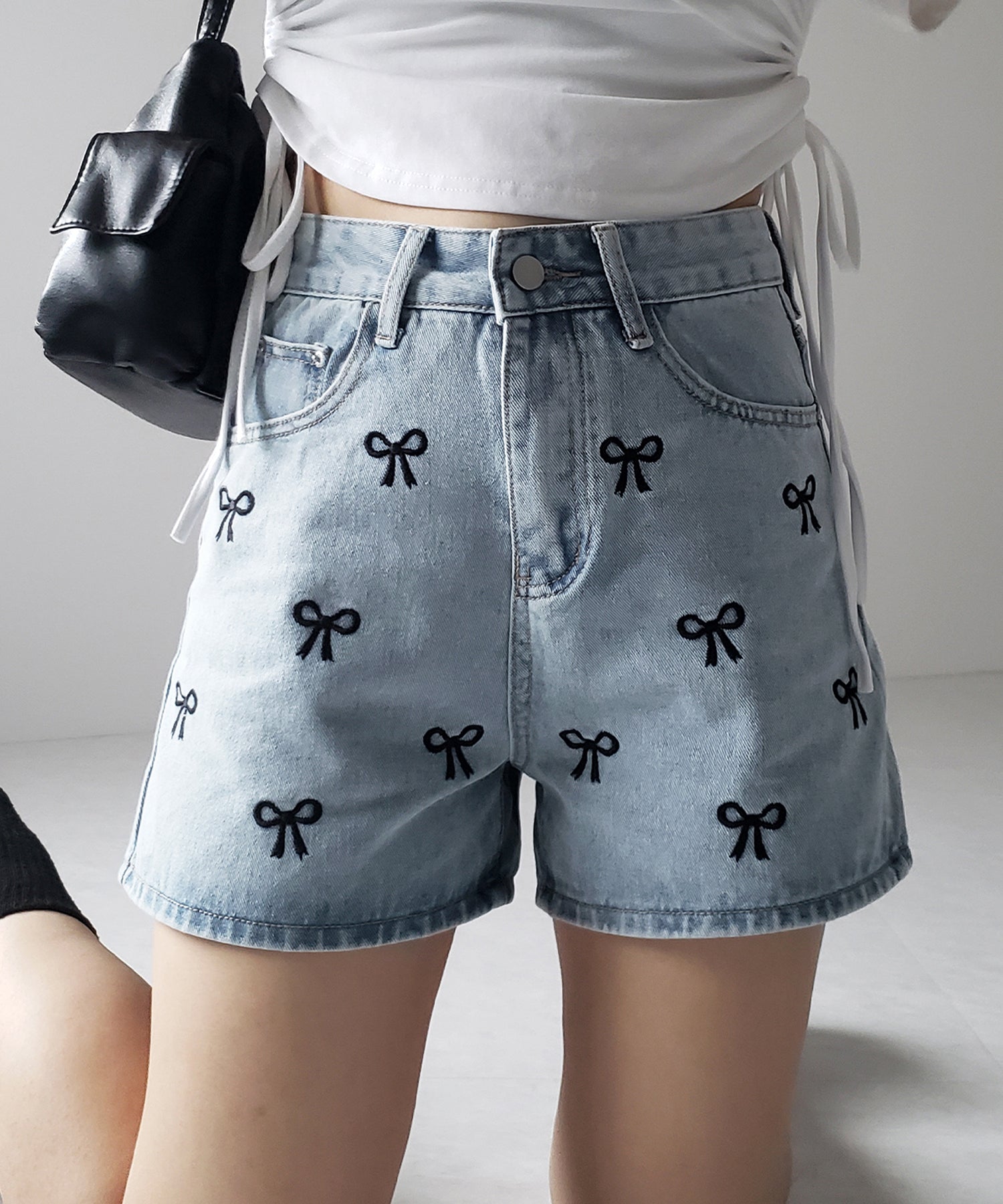 【 ２color 】ミニリボン刺繍ハイウエストデニムショートパンツ ／ mini ribbon  embroidery high waist denim short pants