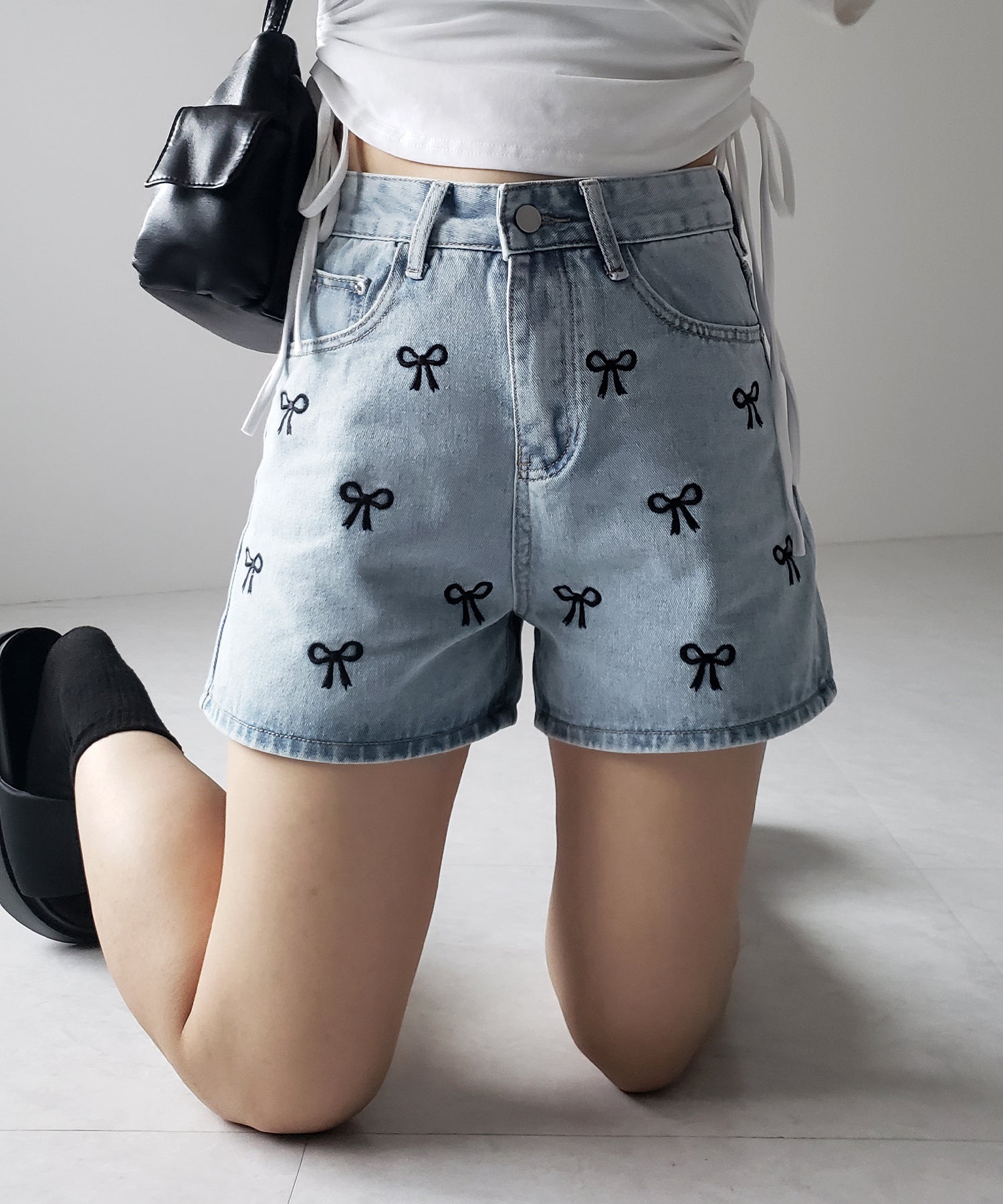 【 ２color 】ミニリボン刺繍ハイウエストデニムショートパンツ ／ mini ribbon  embroidery high waist denim short pants
