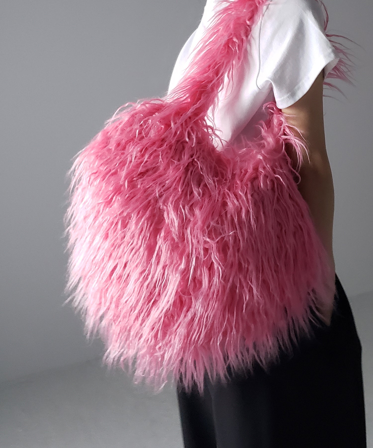 【 ４color 】シャギーファーハートショルダーバッグ ／ shaggy fur heart shoulder bag