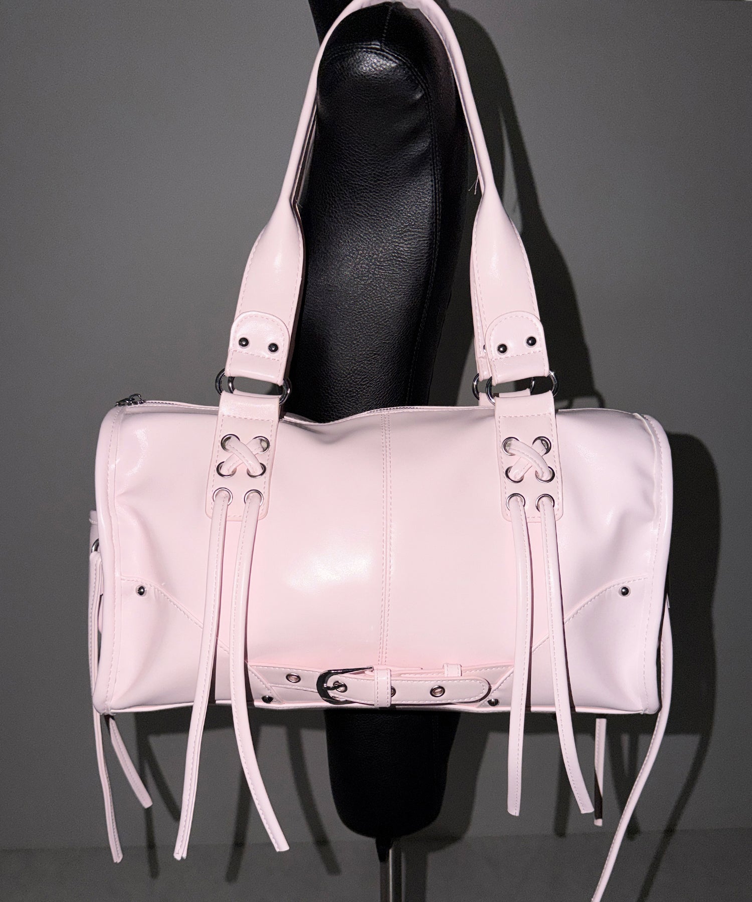 【 ショルダーストラップ付き２WAY 】レースアップベルテッドフリンジボストンショルダーバッグ／lace up belted fringe boston shoulder bag