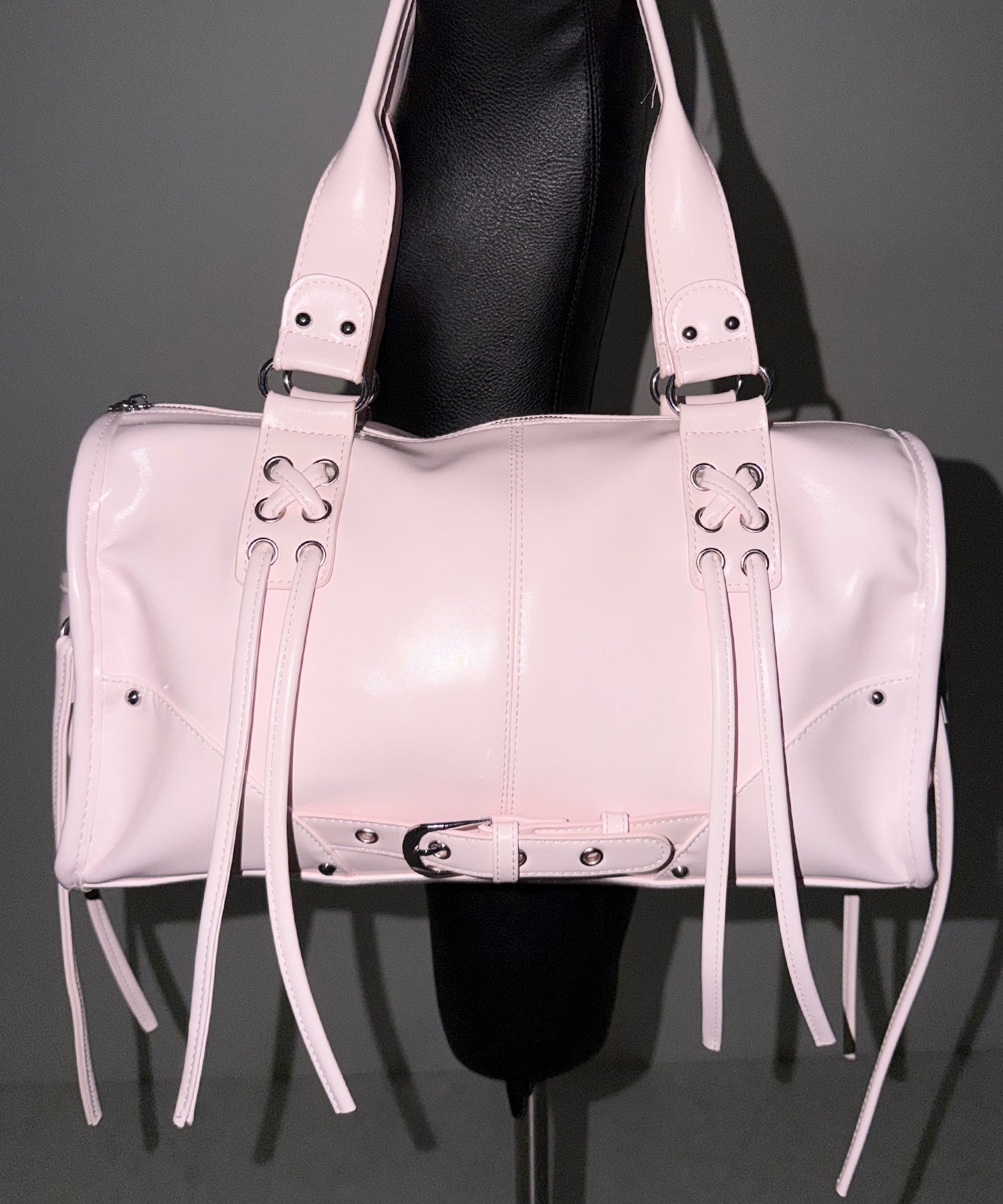 【 ショルダーストラップ付き２WAY 】レースアップベルテッドフリンジボストンショルダーバッグ／lace up belted fringe boston shoulder bag