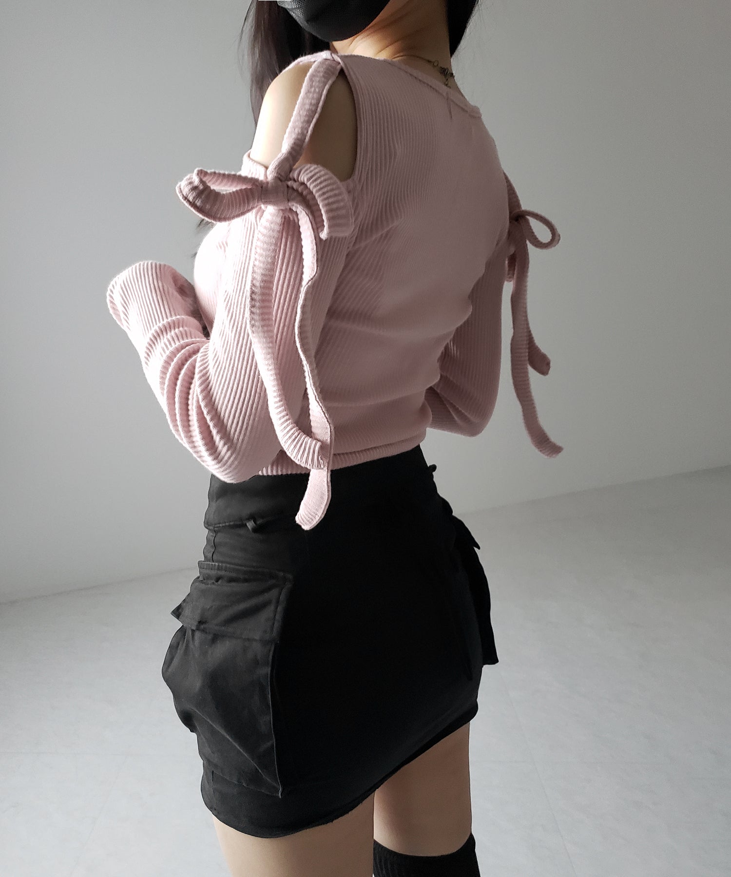 【 ３color 】カットアウトショルダーリボンリブトップス ／ Cut-out shoulder ribbon rib tops