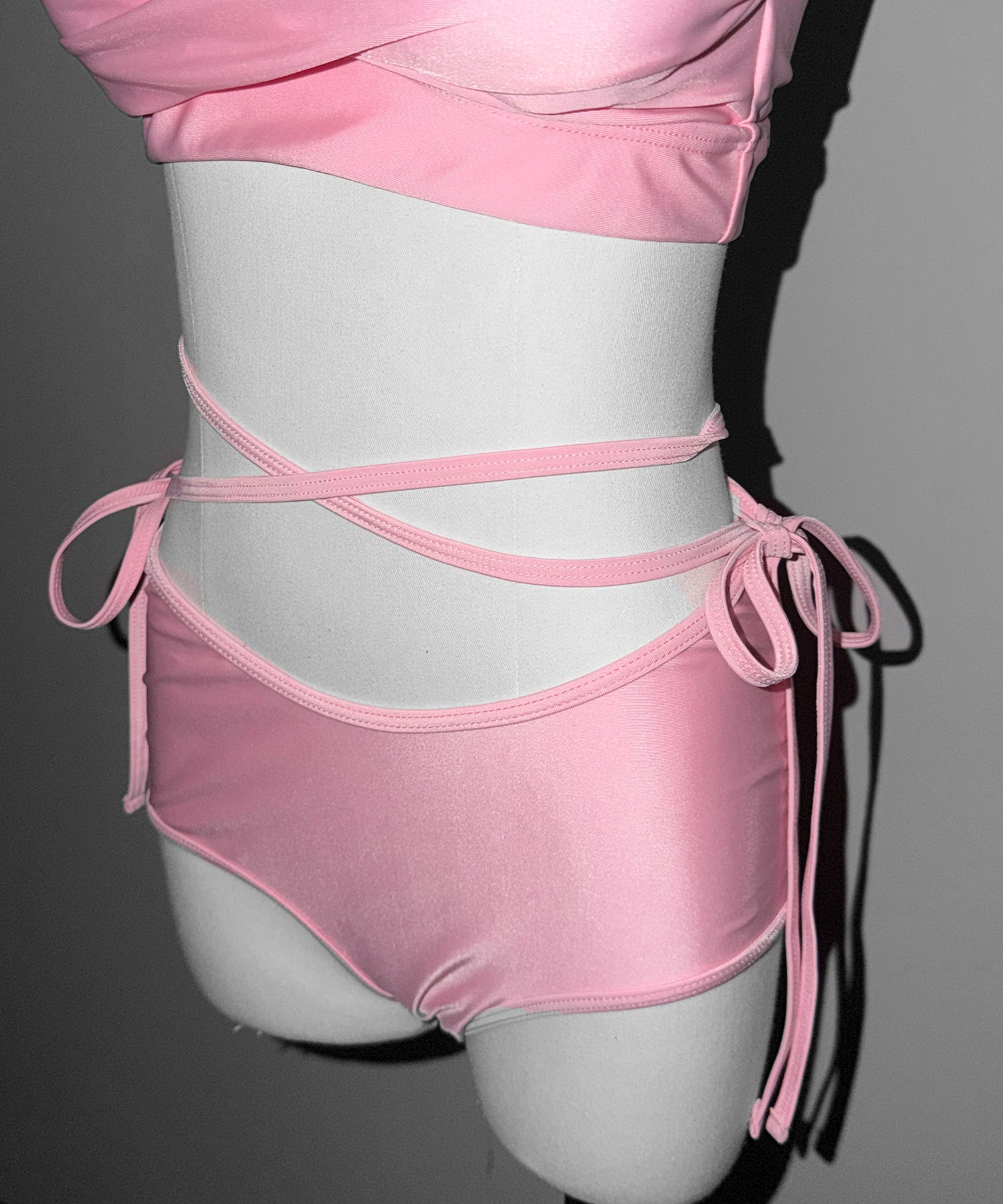 【 レディース水着 】ウエストクロスリボンホルターセパレートビキニ ／ waist cross ribbon halter separate bikini
