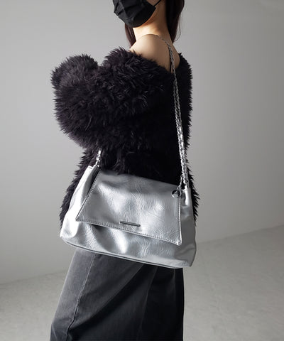 【 ３color 】チェーンフェイクレザーフラップショルダーバッグ ／ chain fake leather flap shoulder bag