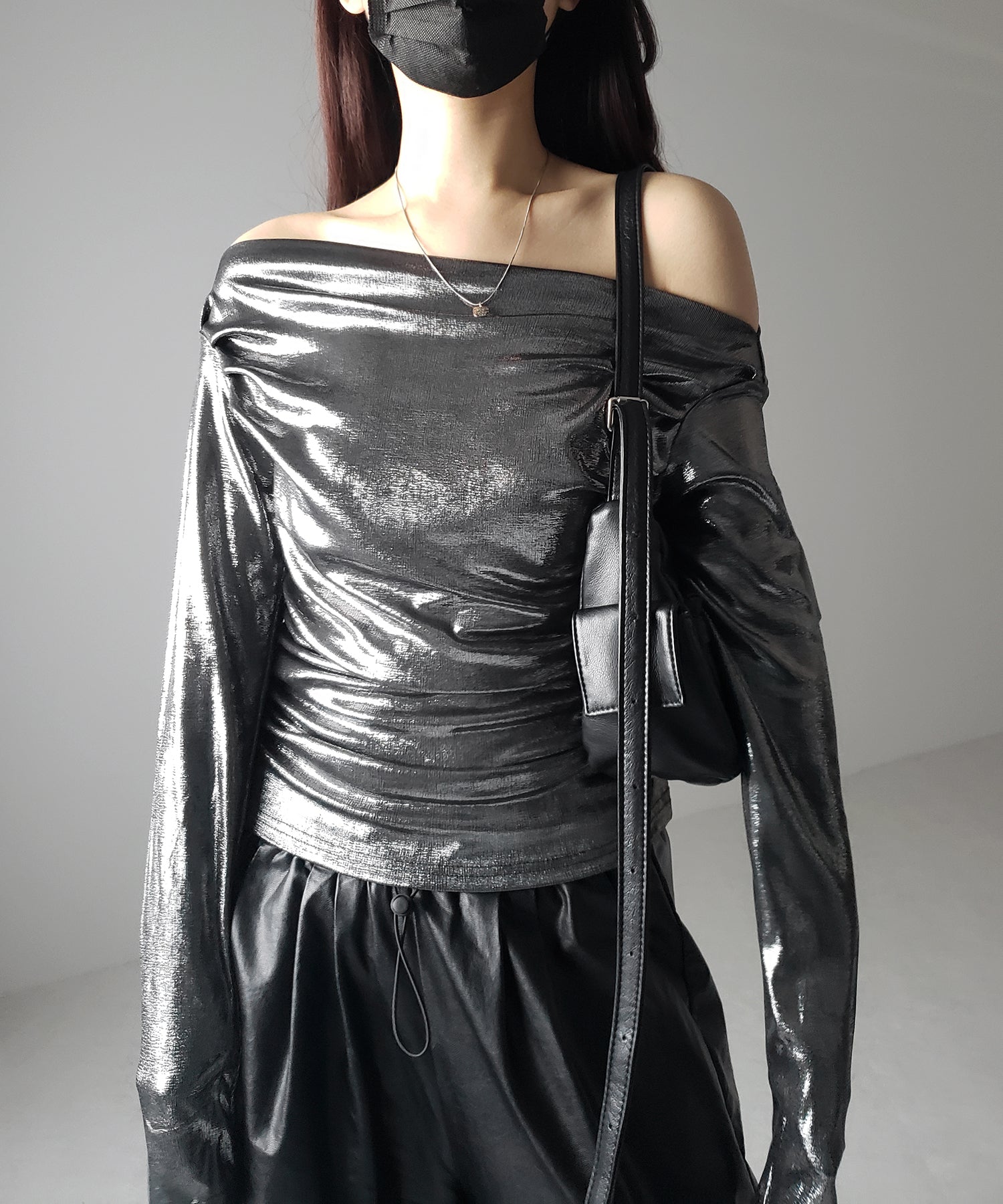 【 ３WAY 】タックデザインドレープオフショルダーメタリックトップス ／ 3WAY tuck design drape off shoulder metallic tops