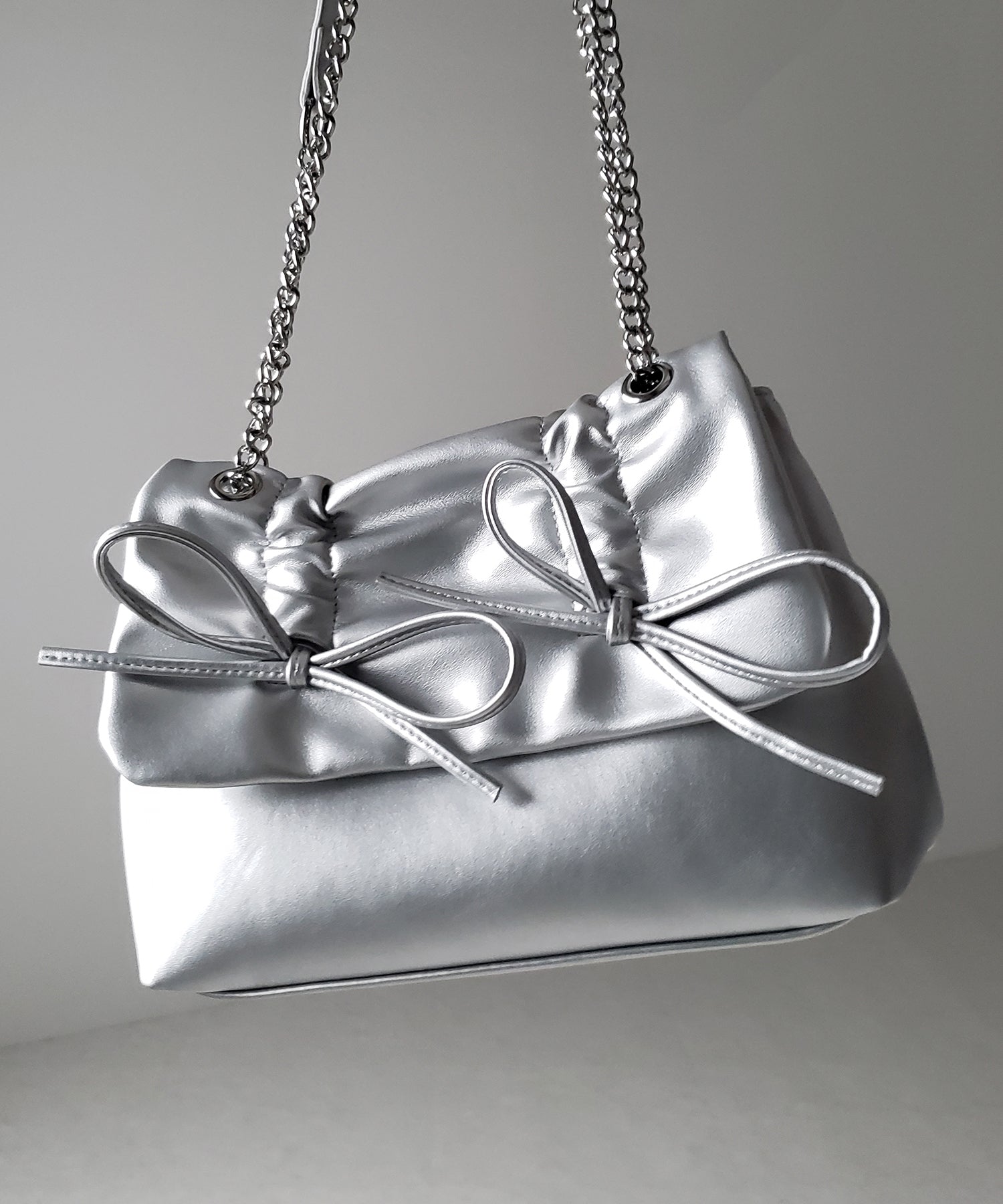 【 ３color 】ダブルリボンフェイクレザーチェーンショルダーバッグ ／ double ribbon fake leather chain shoulder bag