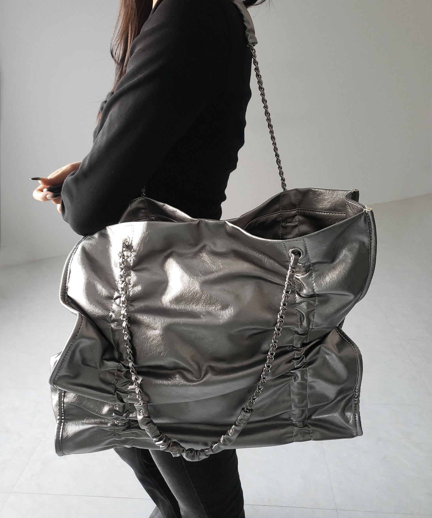 【 ３color ／ A4収納可 】ダブルシャーリングフェイクレザースクエアチェーンバッグ ／ double shirring fake leather square chain bag