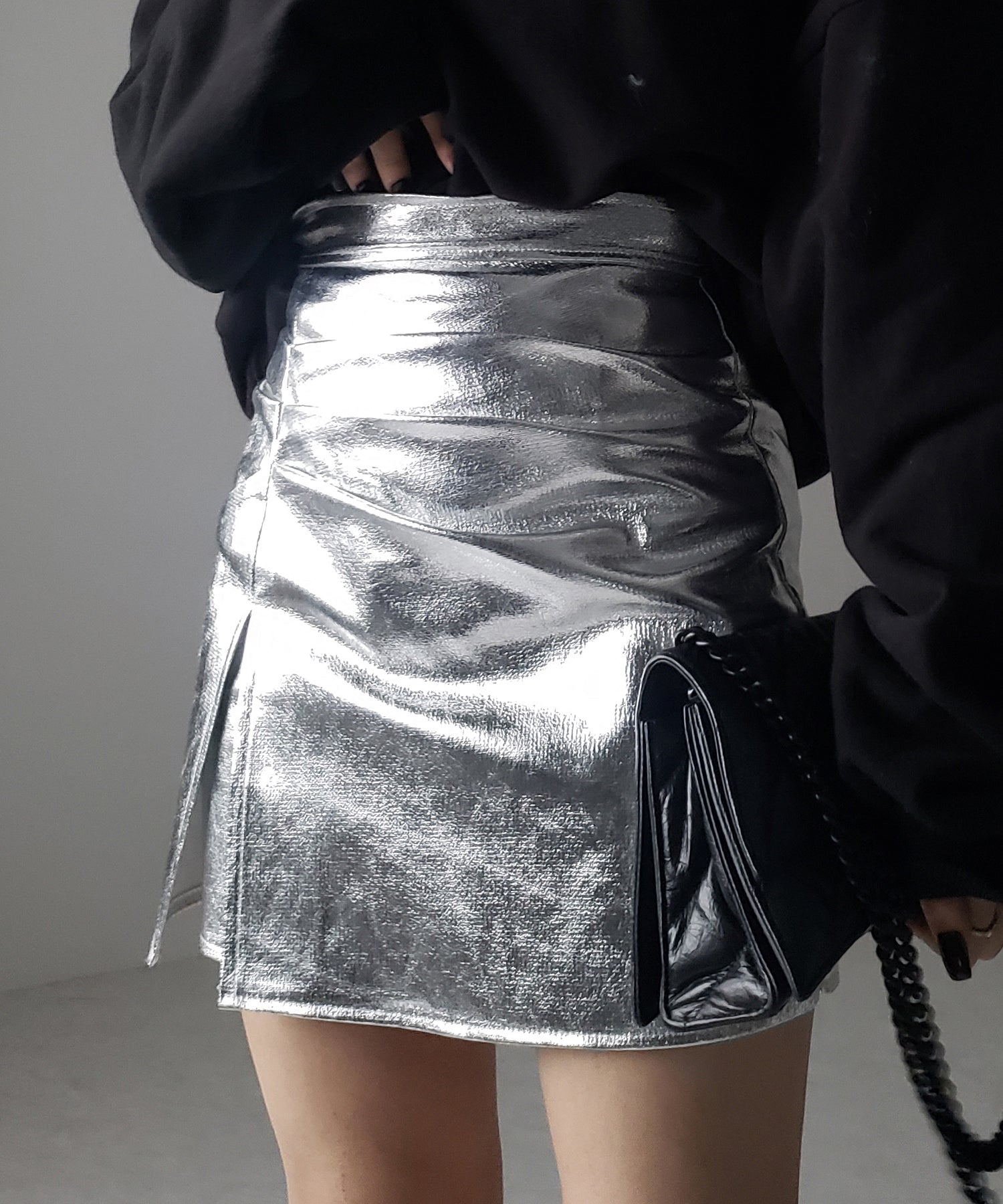 【 ３color ／４size 】３タックメタリックスリットハイウエストタイトミニスカート ／ three tuck metallic slit highwaist tight mini skirt