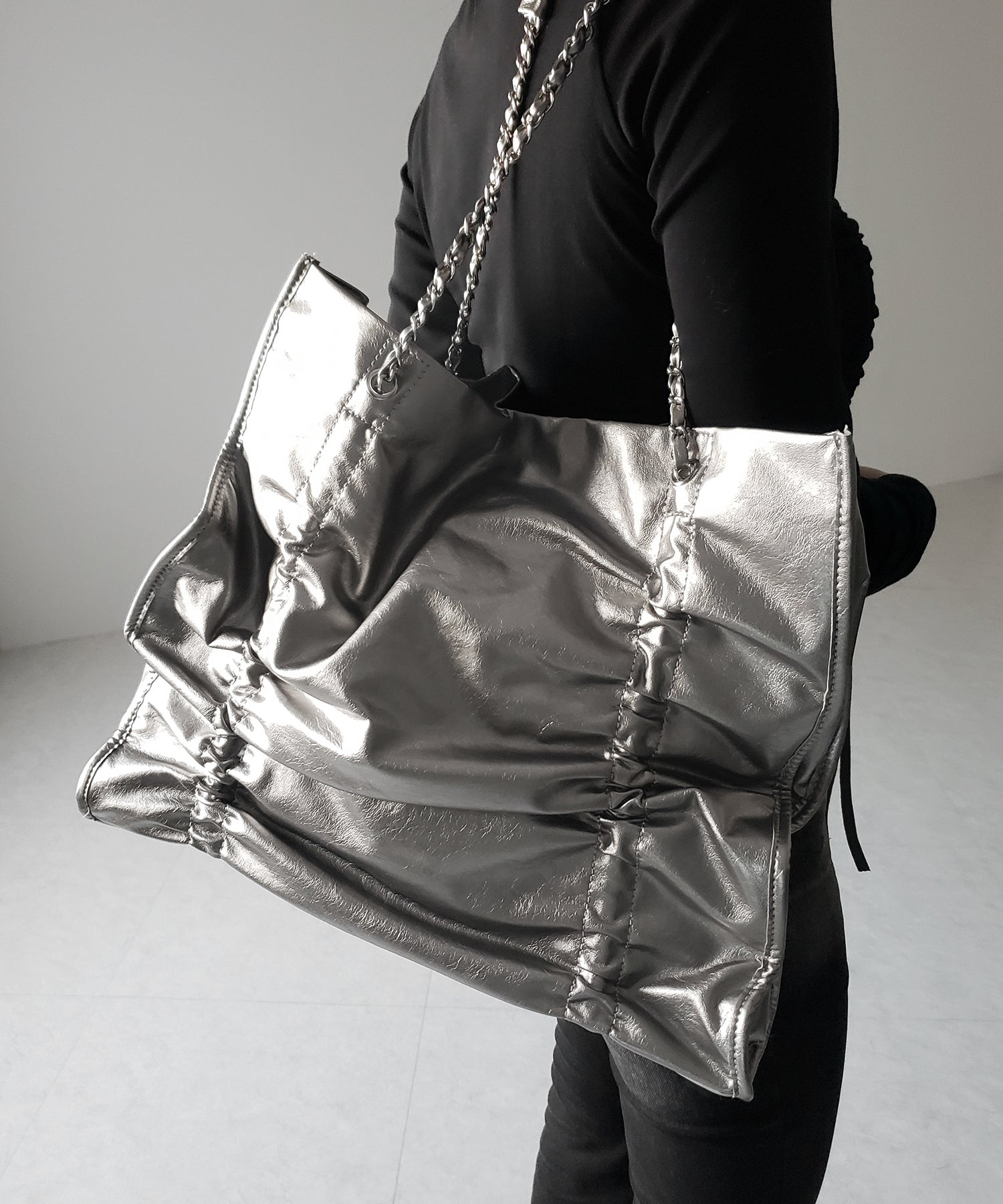 【 ３color ／ A4収納可 】ダブルシャーリングフェイクレザースクエアチェーンバッグ ／ double shirring fake leather square chain bag
