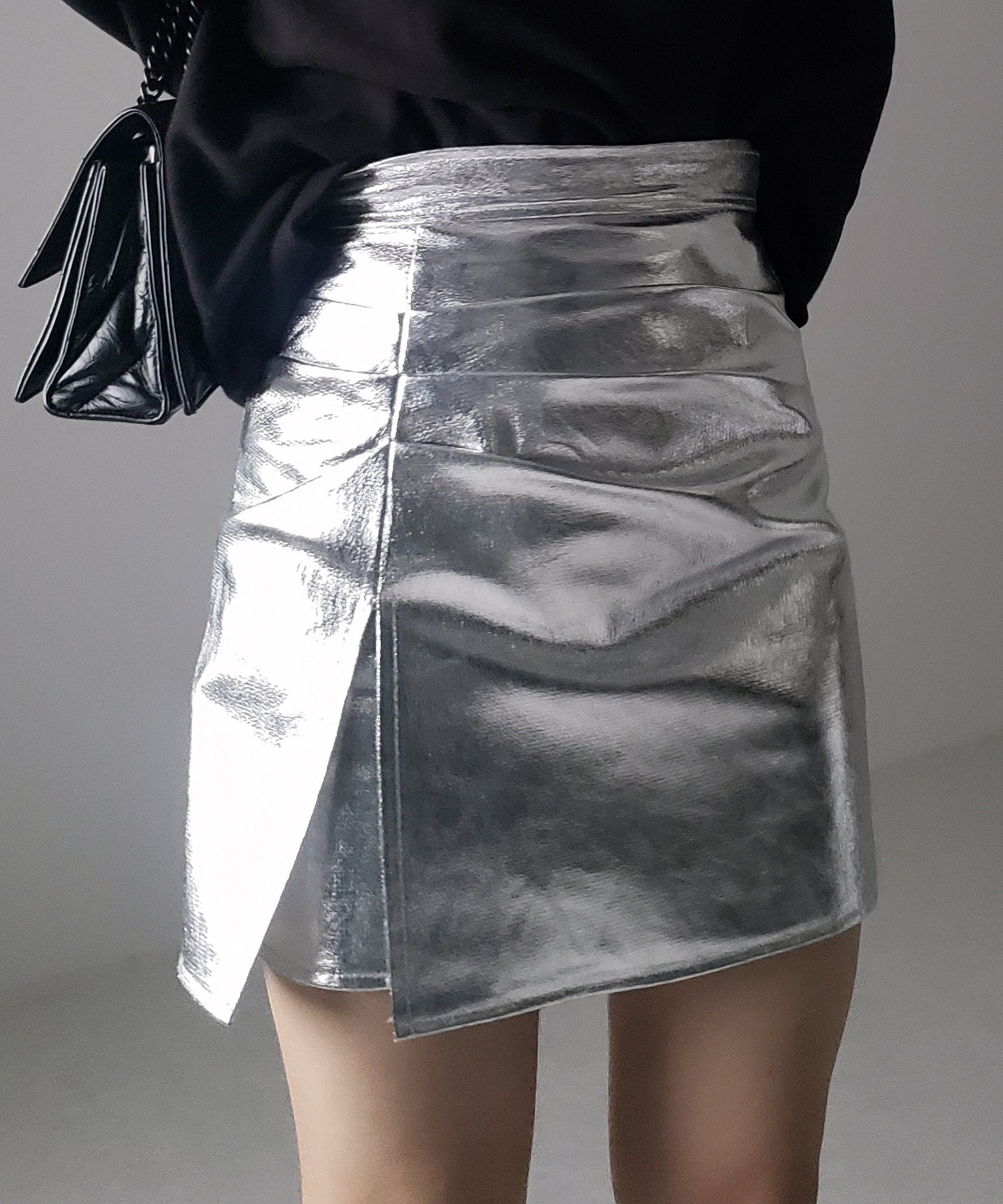 【 ３color ／４size 】３タックメタリックスリットハイウエストタイトミニスカート ／ three tuck metallic slit highwaist tight mini skirt