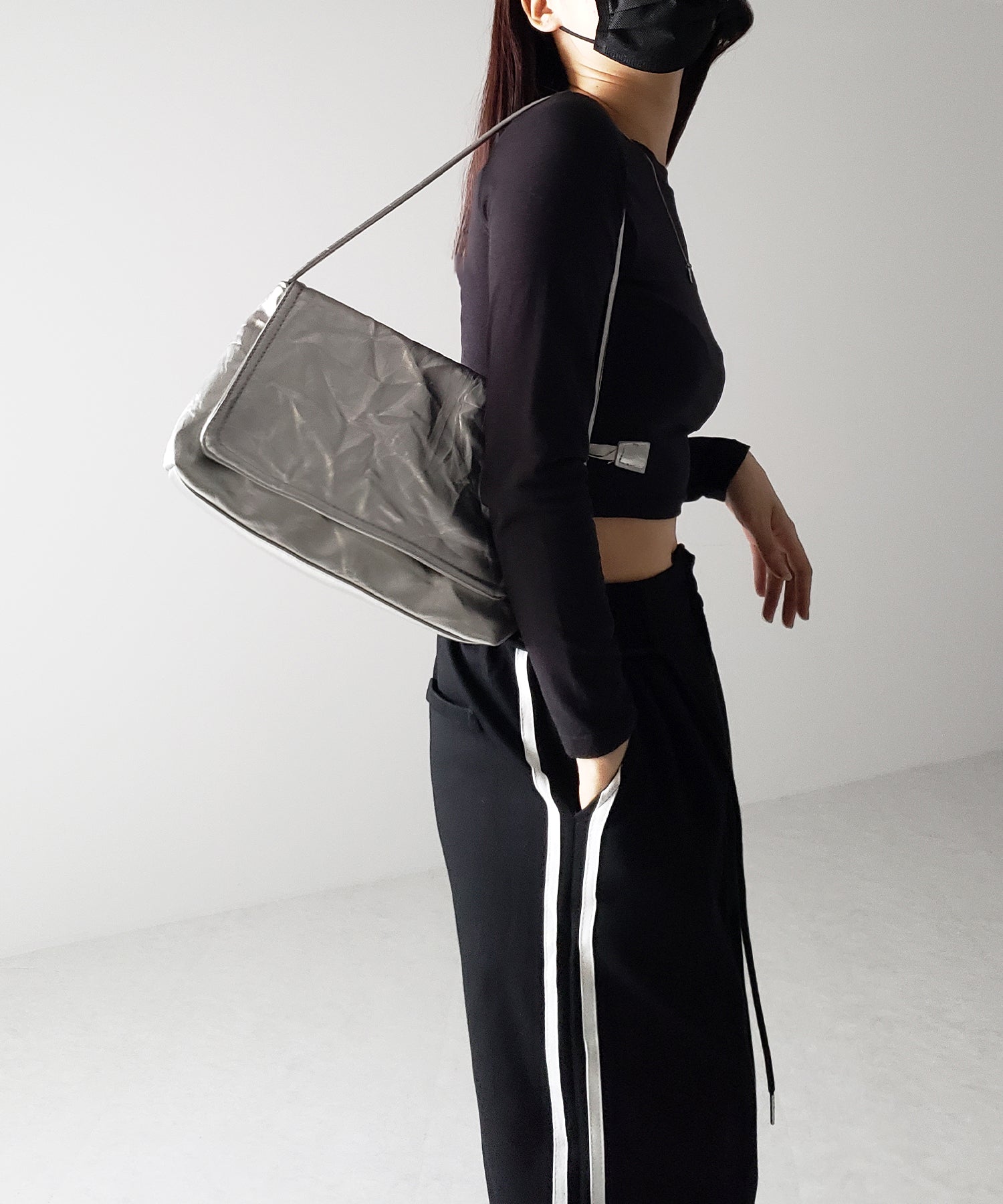 【 ２color 】クラッシュレザースクエアショルダーバッグ