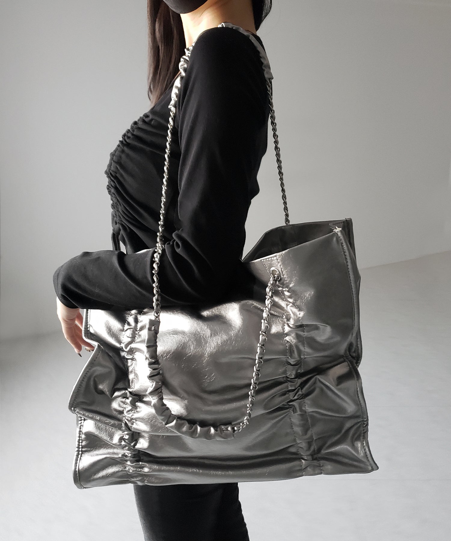 【 ３color ／ A4収納可 】ダブルシャーリングフェイクレザースクエアチェーンバッグ ／ double shirring fake leather square chain bag