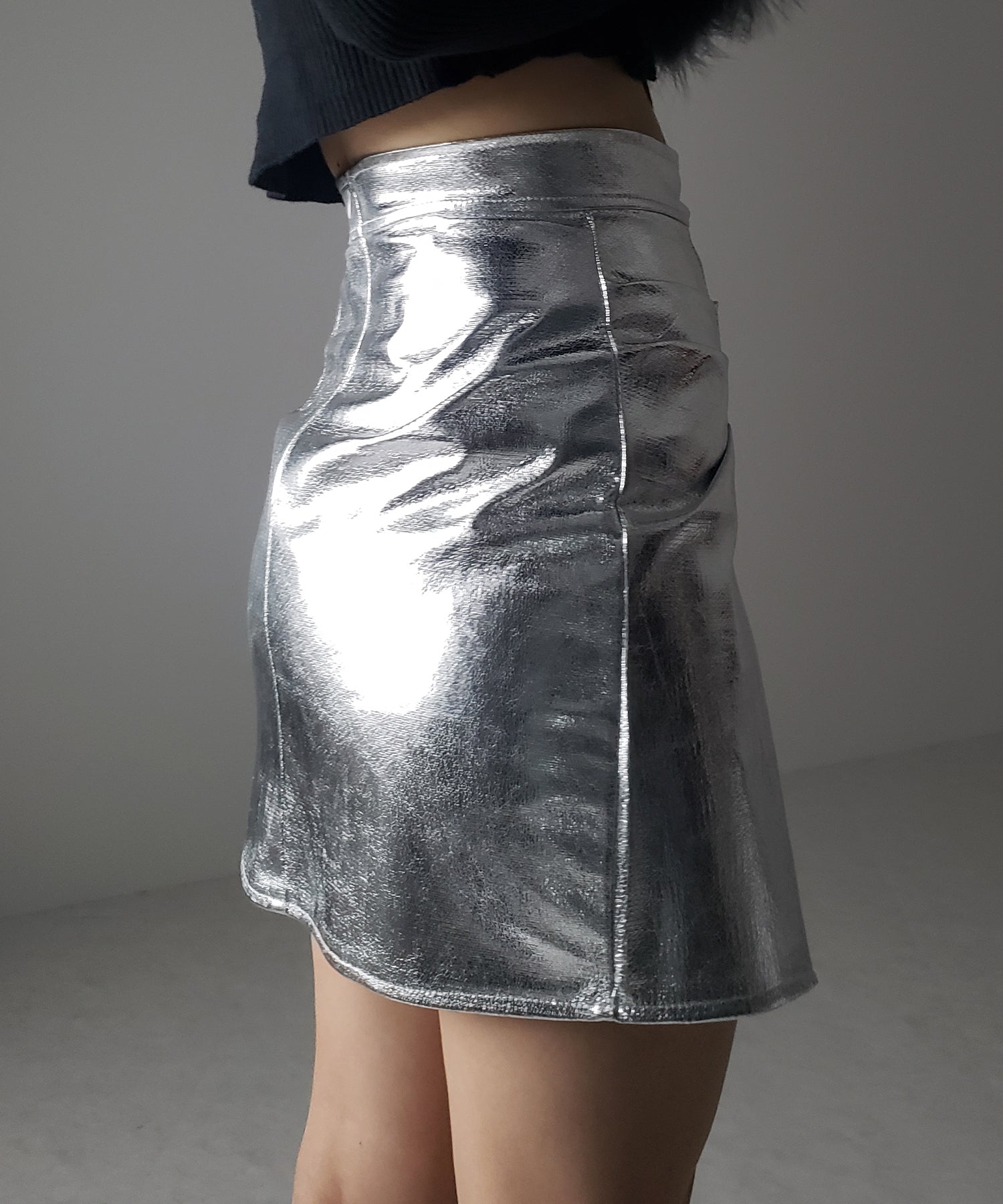 【 ３color ／４size 】３タックメタリックスリットハイウエストタイトミニスカート ／ three tuck metallic slit highwaist tight mini skirt