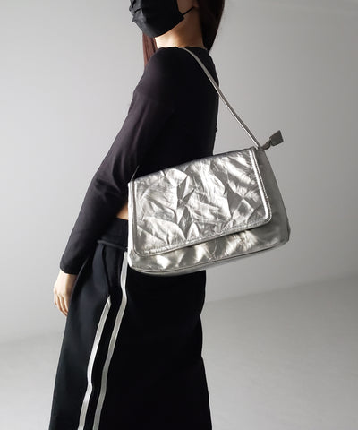 【 ２color 】クラッシュレザースクエアショルダーバッグ