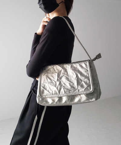 【 ２color 】クラッシュレザースクエアショルダーバッグ