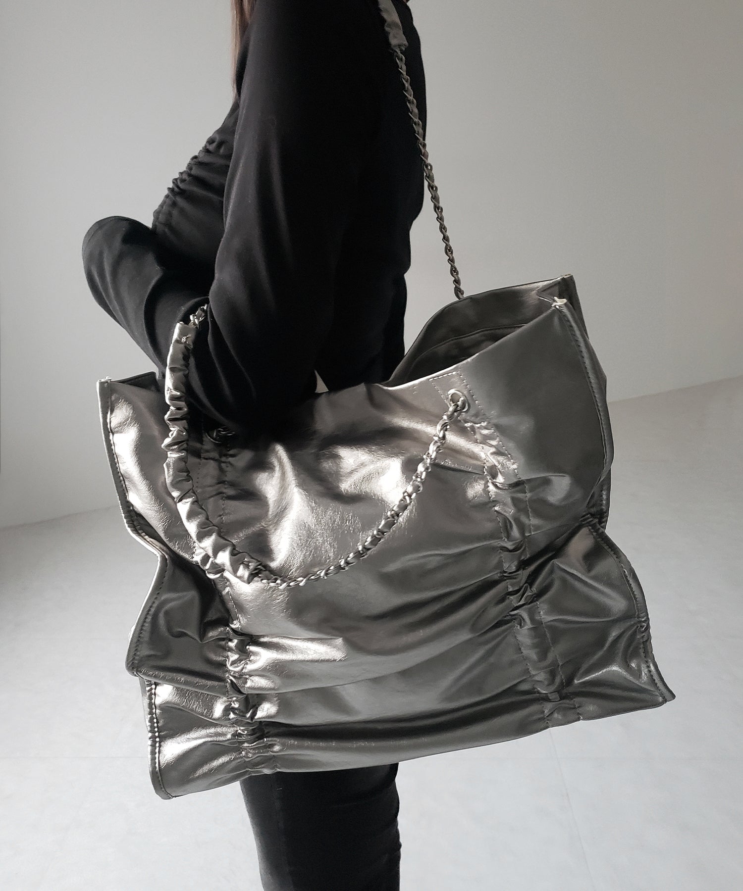 【 ３color ／ A4収納可 】ダブルシャーリングフェイクレザースクエアチェーンバッグ ／ double shirring fake leather square chain bag