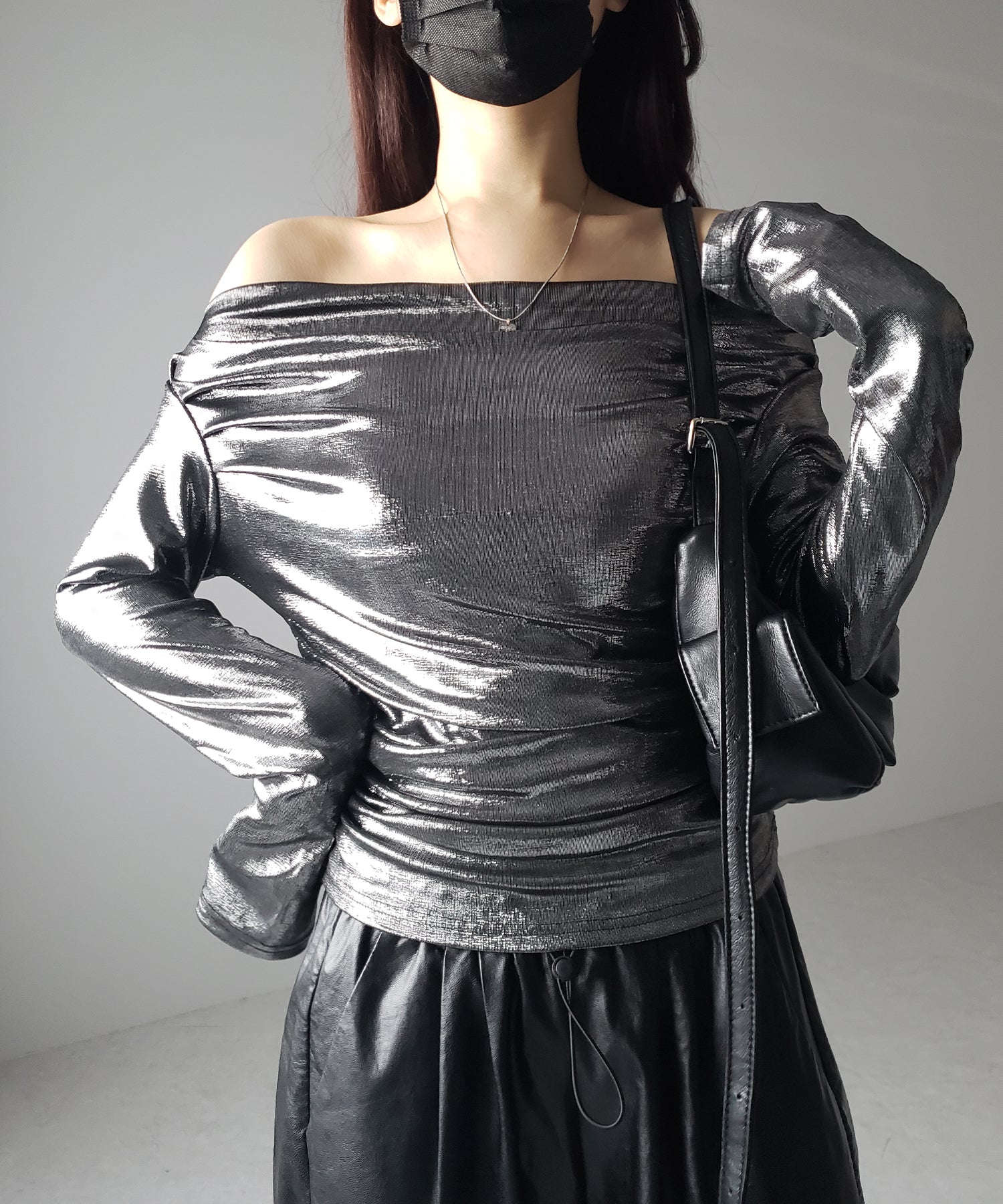 【 ３WAY 】タックデザインドレープオフショルダーメタリックトップス ／ 3WAY tuck design drape off shoulder metallic tops