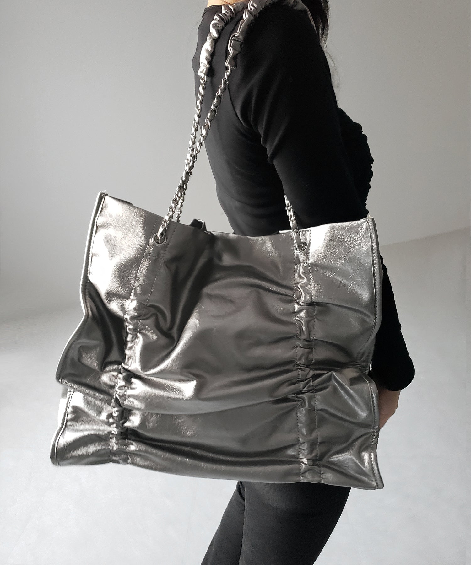 【 ３color ／ A4収納可 】ダブルシャーリングフェイクレザースクエアチェーンバッグ ／ double shirring fake leather square chain bag