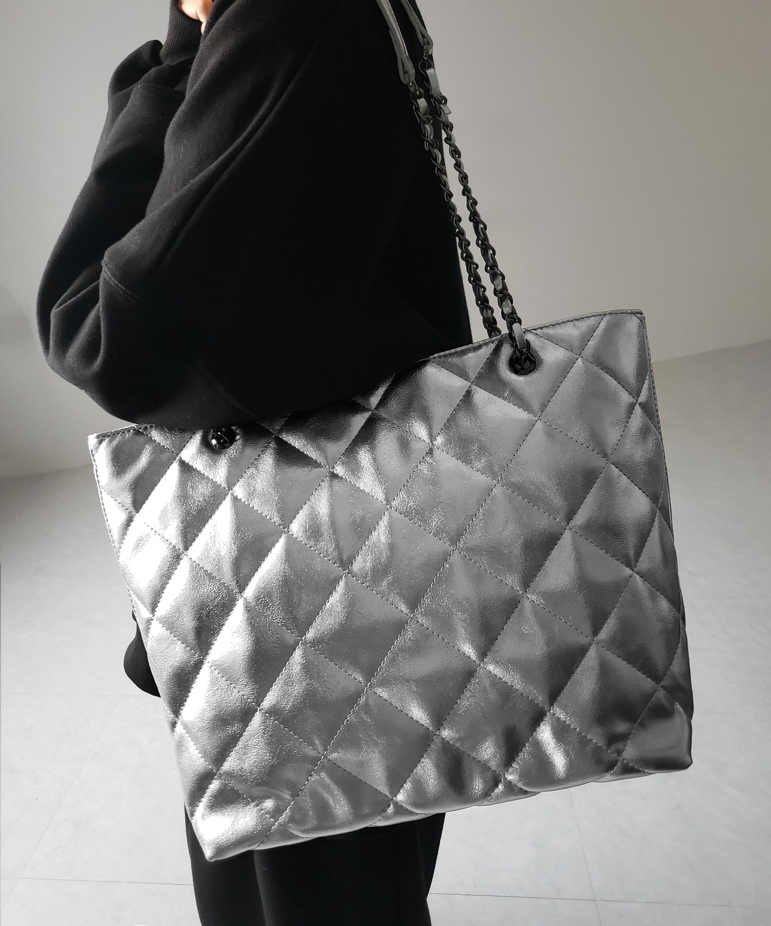 【 ３color ／ A4収納可 】キルティングチェーンスクエアトートショルダーバッグ ／ quilting chain square tote shoulder bag