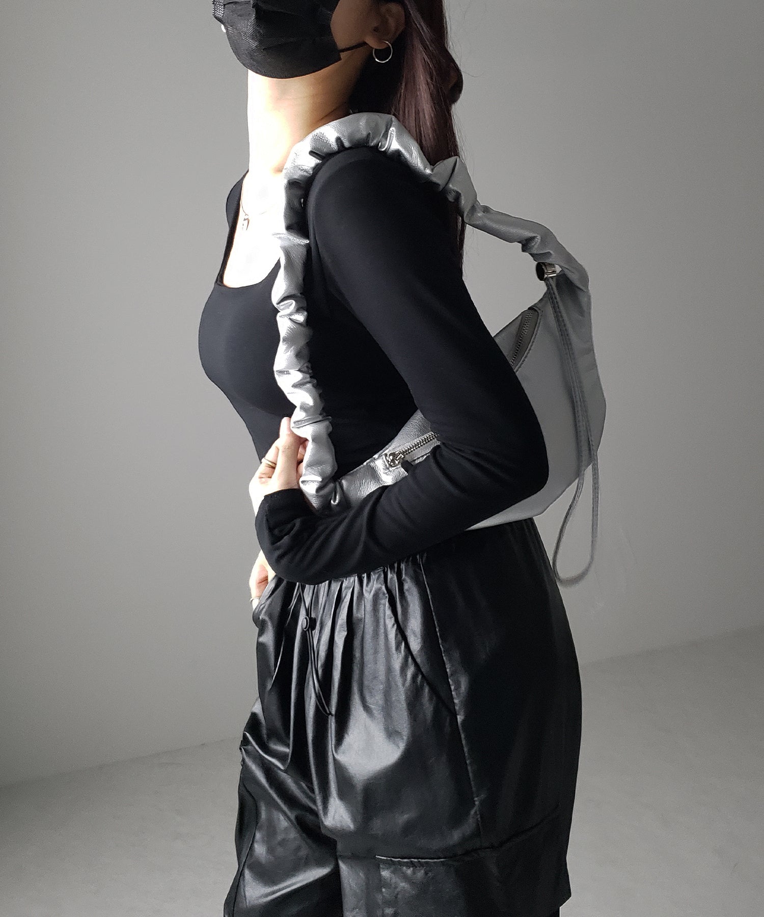 【 斜め掛け可能な２WAY 】シャーリングハンドルミニショルダーボディバッグ ／ Shirring handle mini shoulder body bag