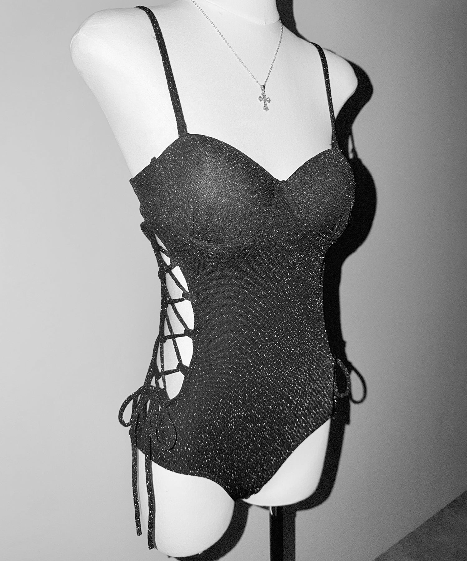 【 レディース水着 】ラメレースアップカットアウトワンピース水着 ／ lame laceup cutout onepiece swimwear