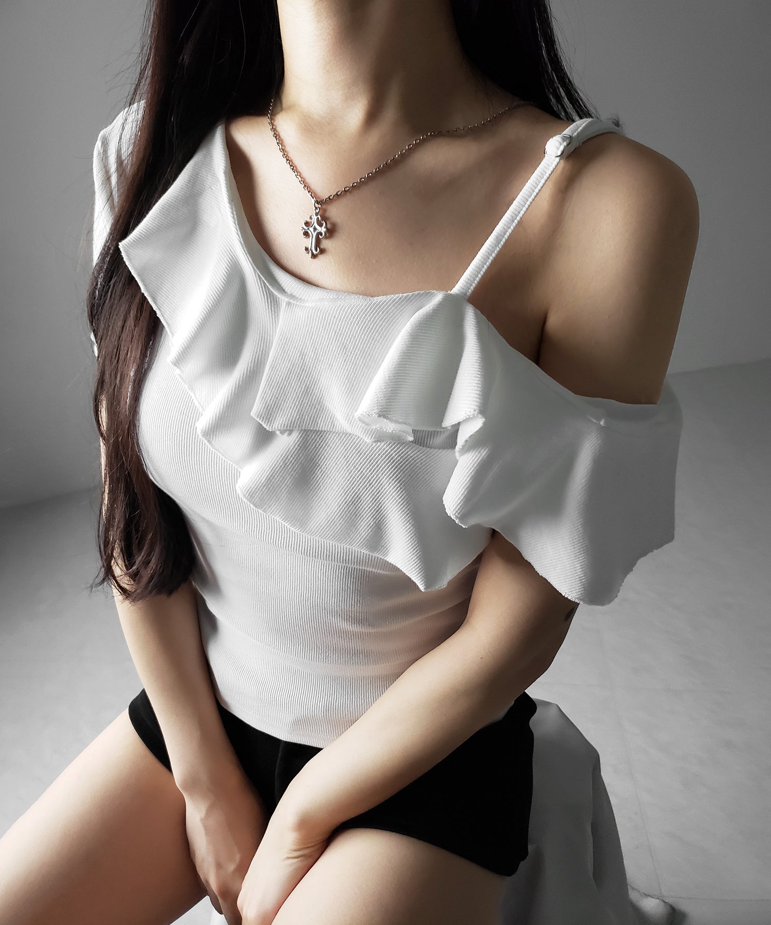 【 ３color 】ワンショルストラップフリルリブTシャツ ／ one shoulder strap frill ribbed T-shirt