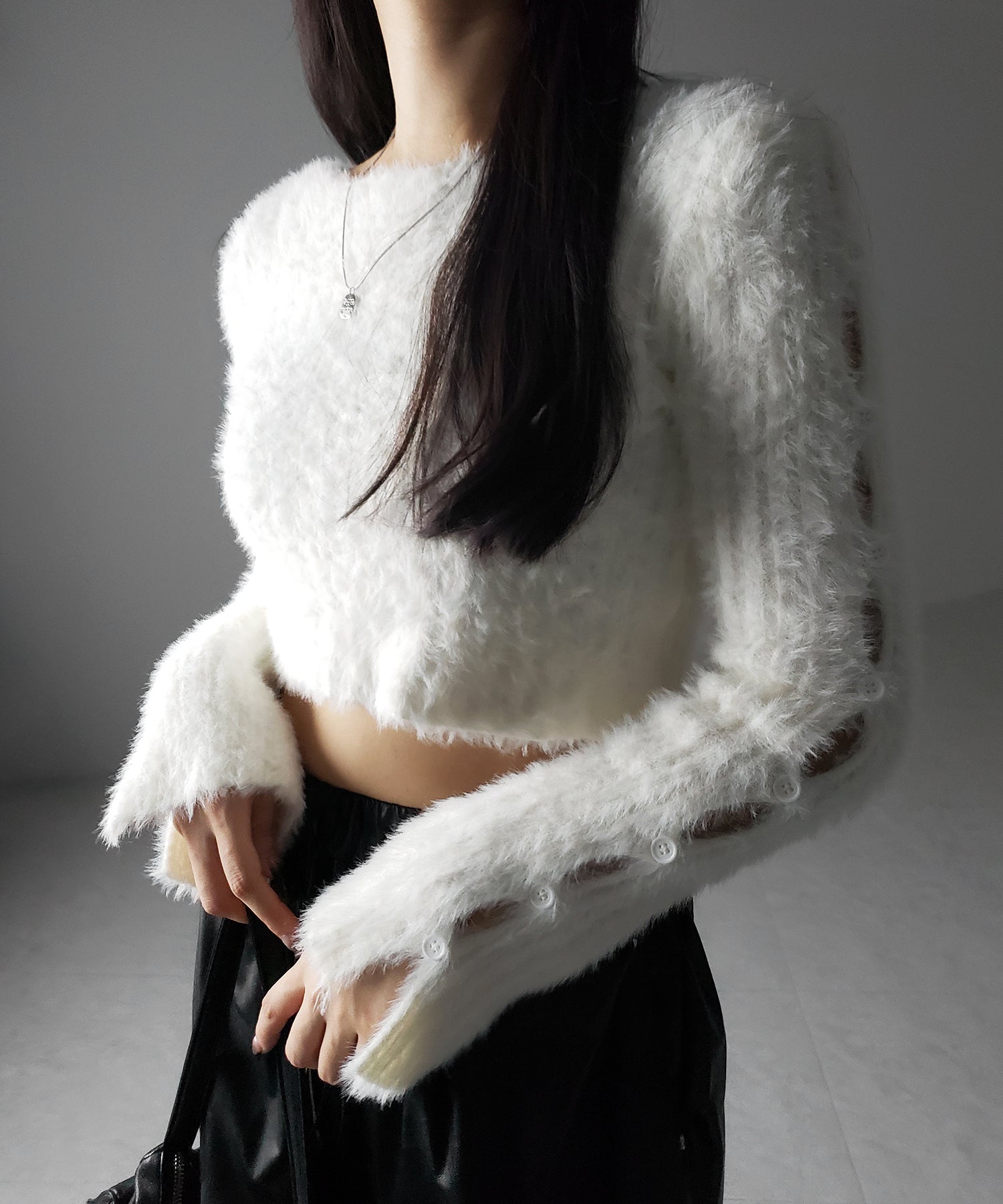 【 ３color 】カットアウトスリットスリーブショートシャギーニット ／ cutout slit sleeve short shaggy knit