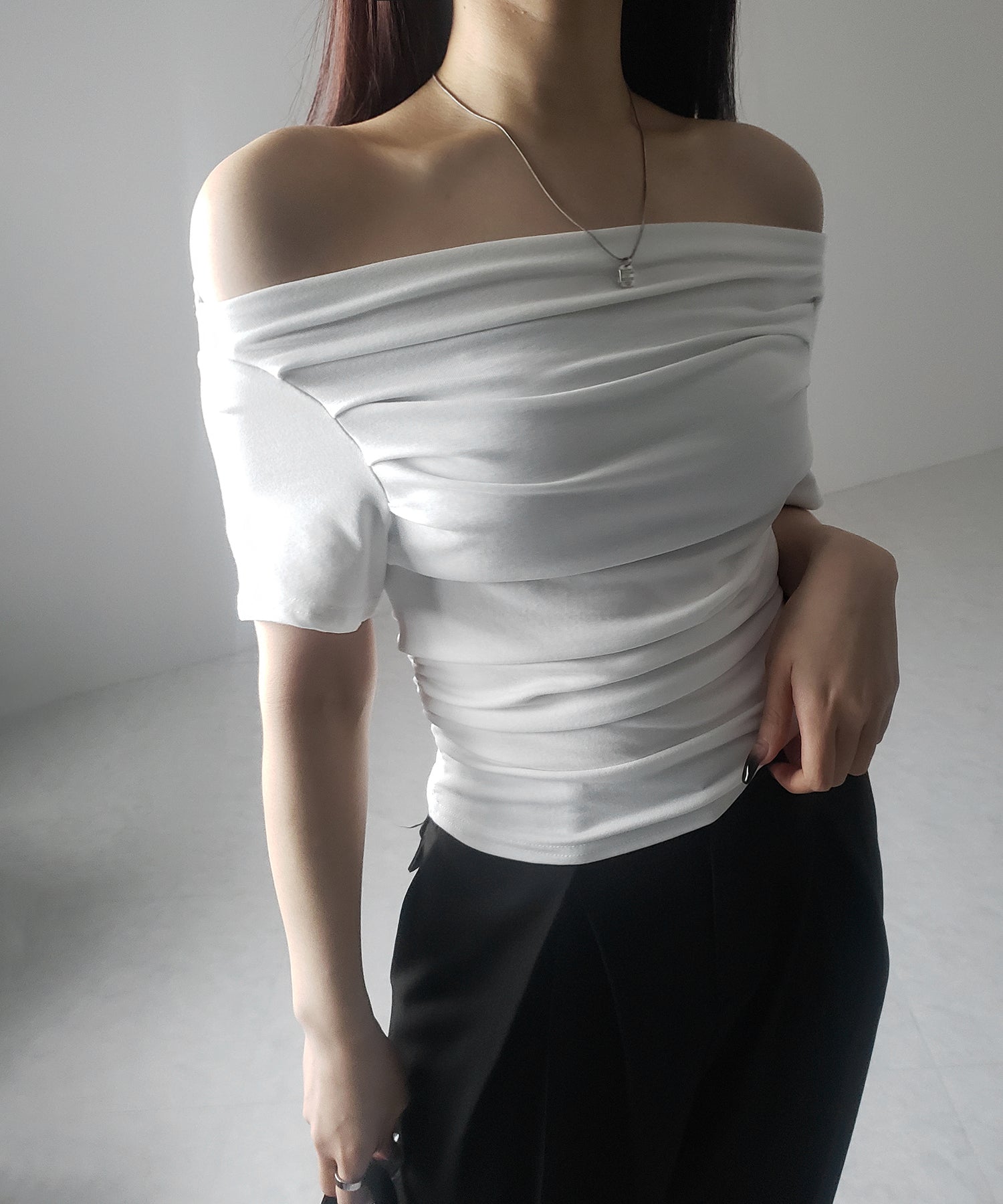【 ３color 】半袖タックデザインドレープオフショルダートップス
