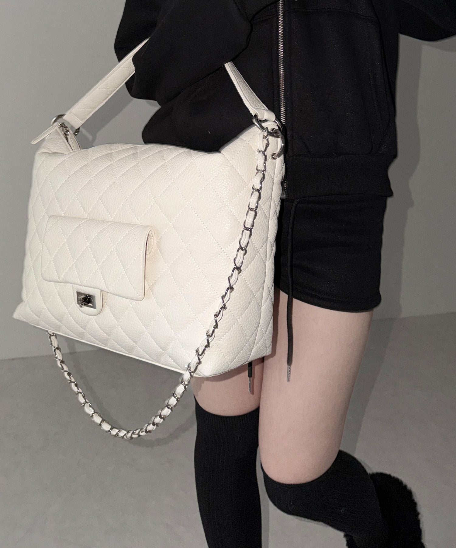 【 ショルダーストラップ付き２WAY 】キルティングスクエアトートショルダーバッグ / quilted square tote shoulder bag