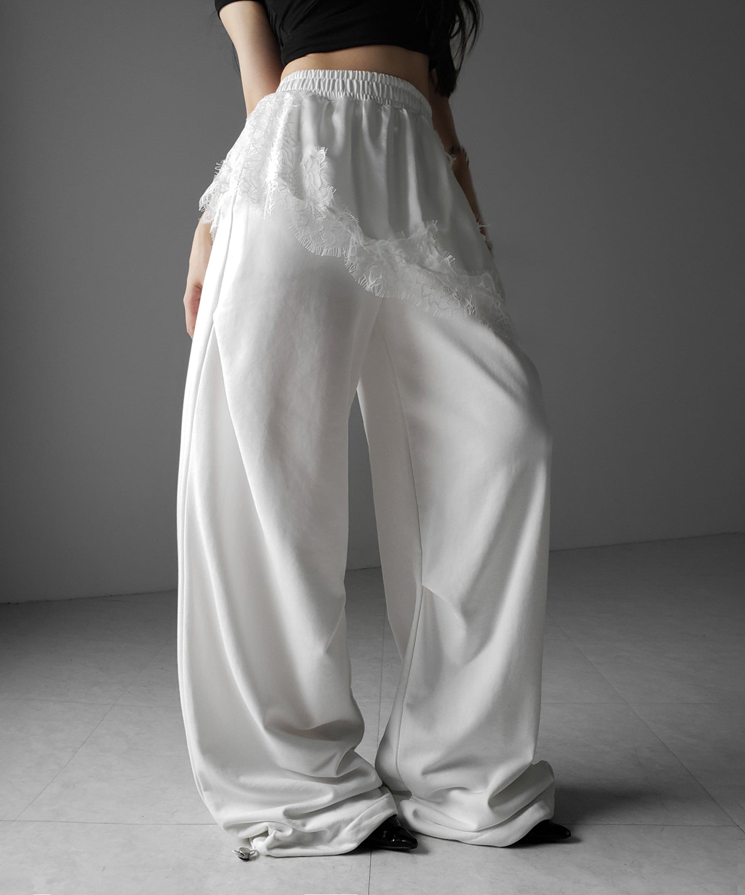 レースドッキングレイヤードスウェットワイドパンツ ／ lace docking layered sweat wide pants