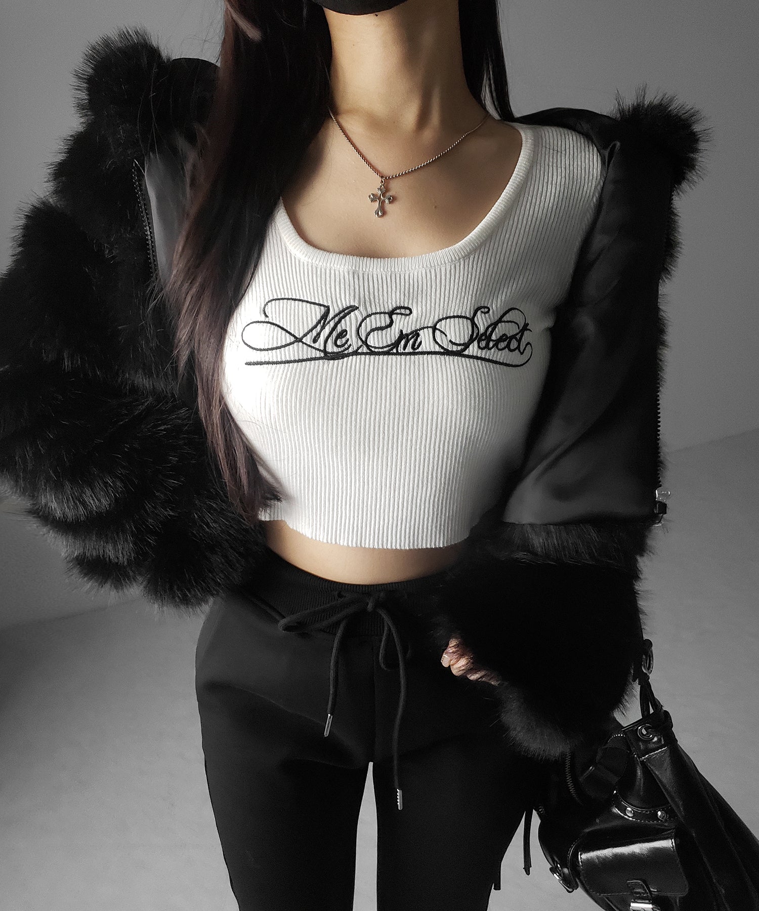 レタリングロゴ刺繍スクエアネックショートリブニットトップス ／ lettering logo embroidery square neck short rib knit tops