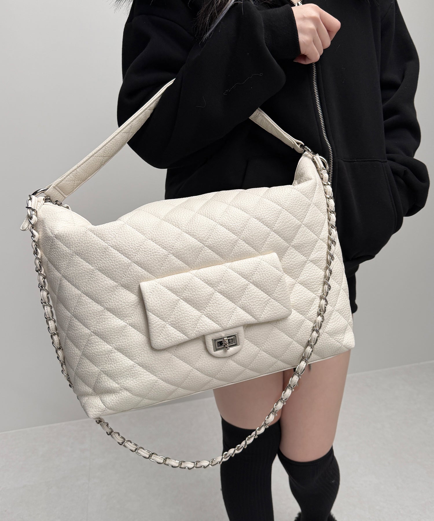 【 ショルダーストラップ付き２WAY 】キルティングスクエアトートショルダーバッグ / quilted square tote shoulder bag