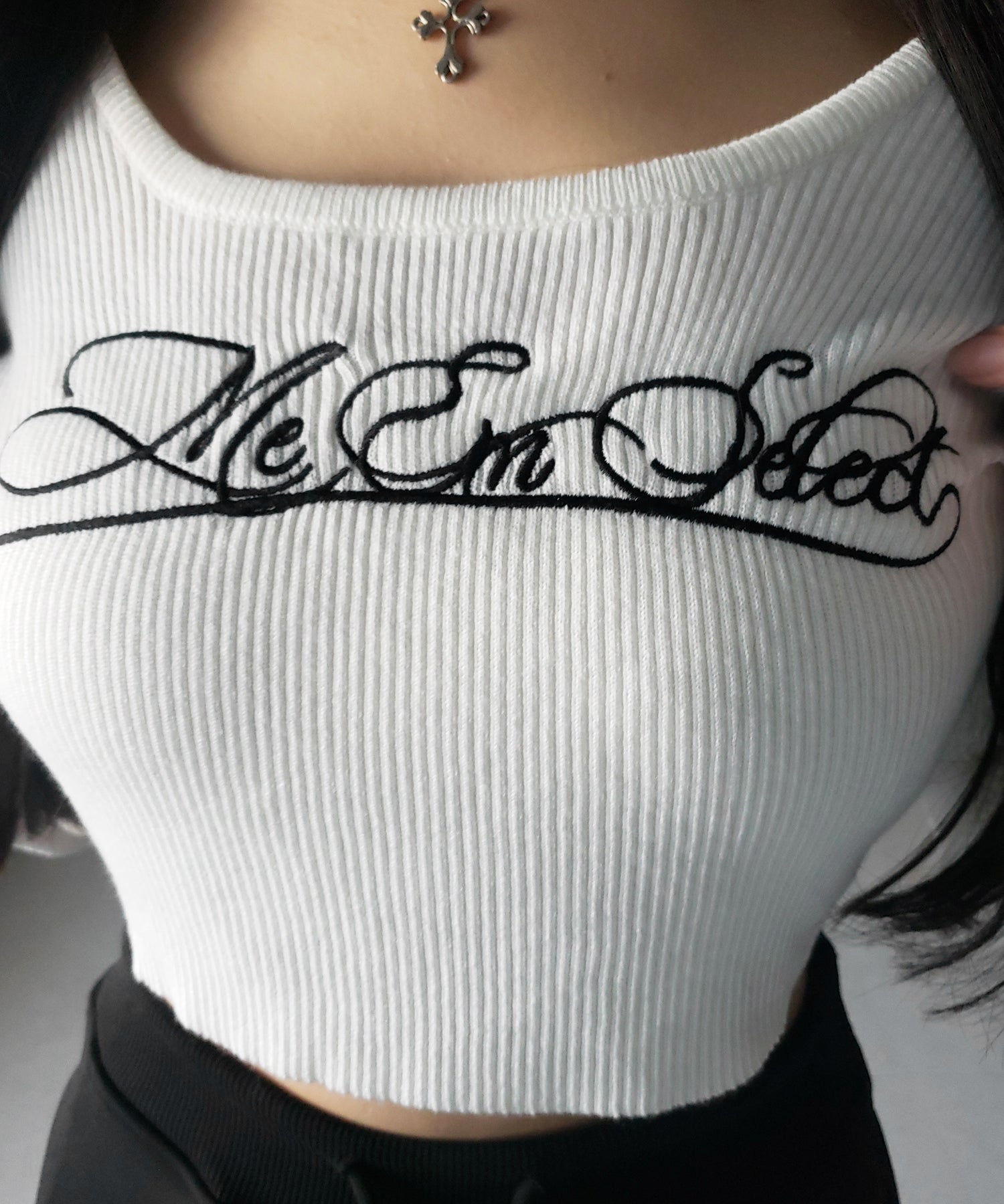 レタリングロゴ刺繍スクエアネックショートリブニットトップス ／ lettering logo embroidery square neck short rib knit tops