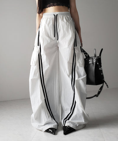 【 ３color ／裾絞り可能２WAY 】サイドラインナイロンタックカーゴワイドパンツ ／ side line nylon tuck cargo wide pants