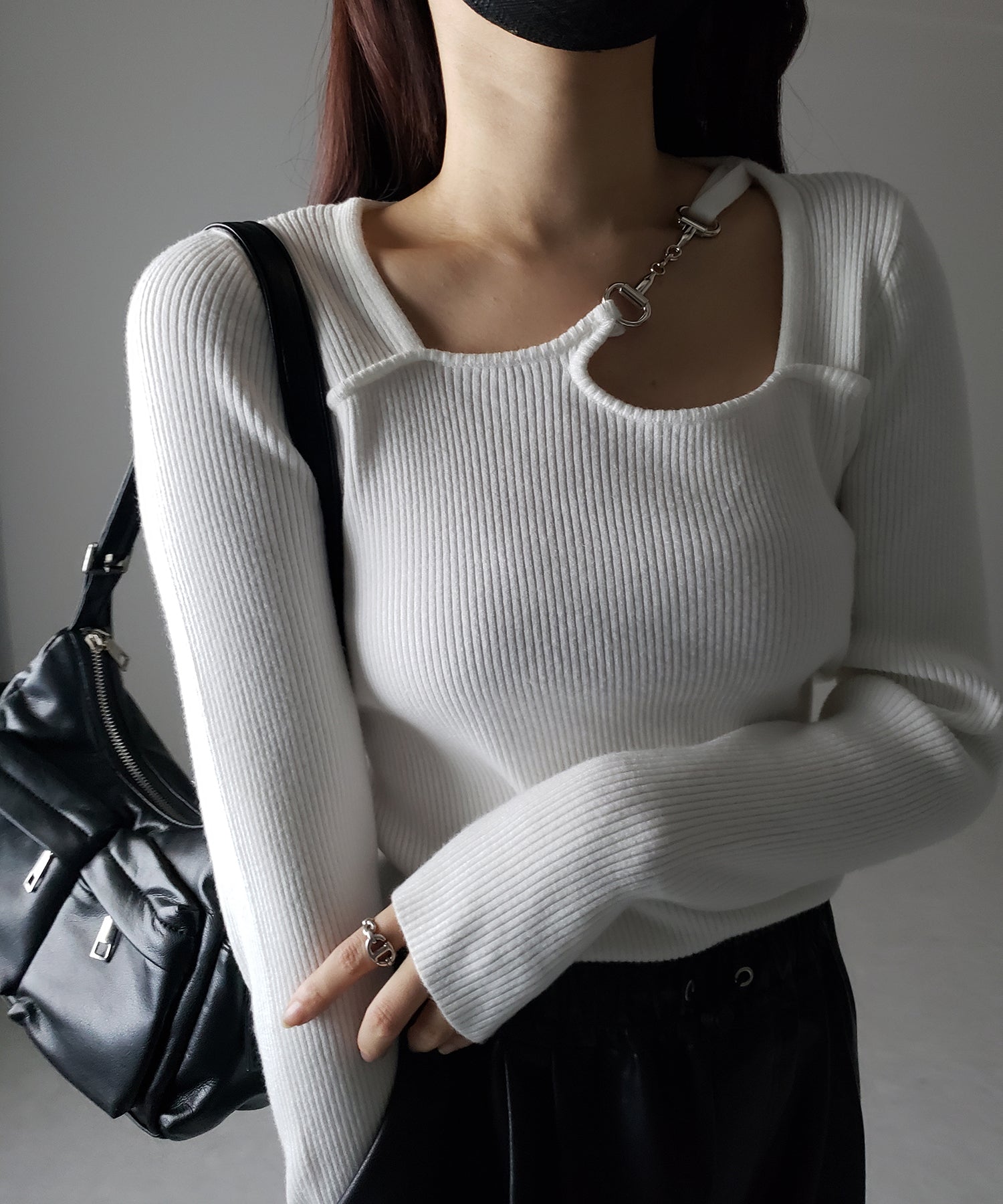 【 ２color 】カットアウトビットデザインリブニット