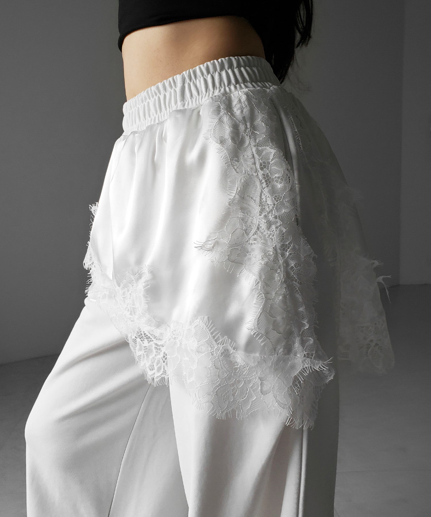 レースドッキングレイヤードスウェットワイドパンツ ／ lace docking layered sweat wide pants
