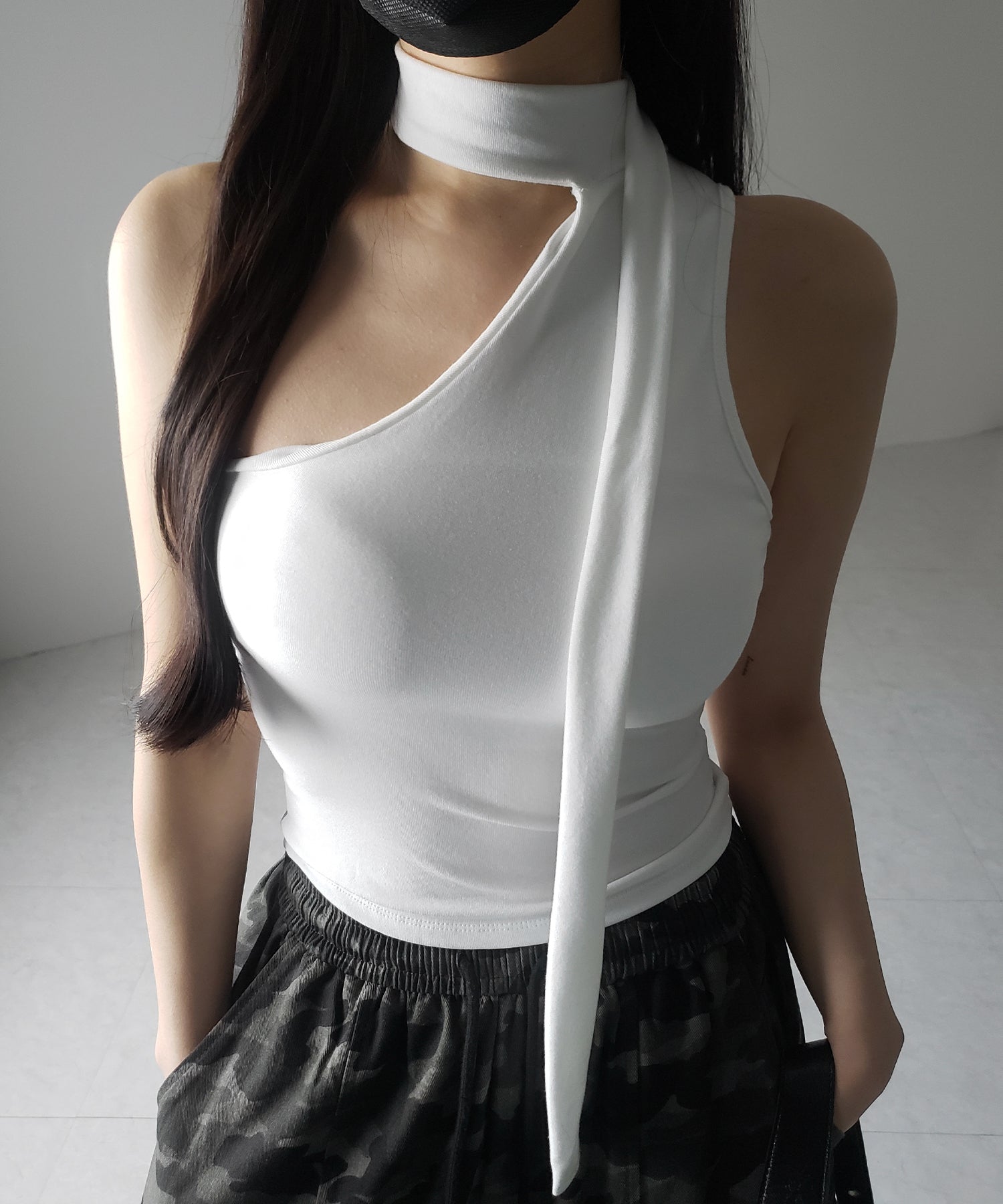 【 ３color ／ カップ付 】チョーカータイアシンメトリーワンショルキャミソール ／ choker tie asymmetry one-shoulder camisole