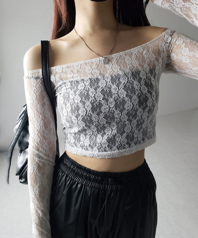 【 ２color 】オフショルショートレーストップス ／ off-shoulder short lace tops