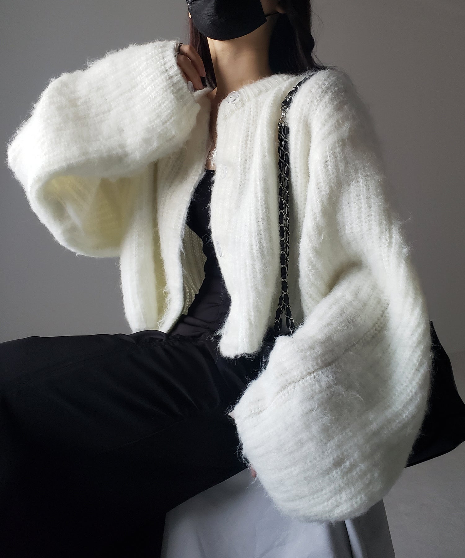 ボリュームワイドスリーブショートシャギーニットカーディガン ／ volume wide sleeve short shaggy knit cardigan