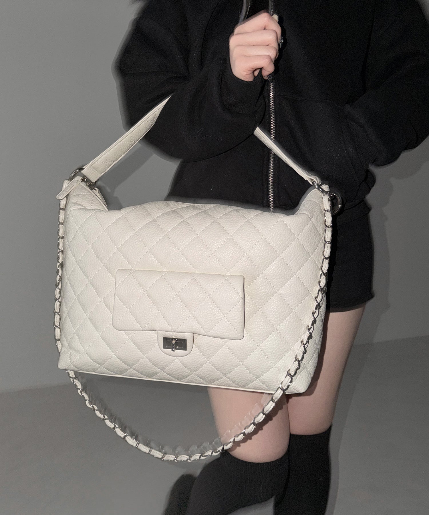 【 ショルダーストラップ付き２WAY 】キルティングスクエアトートショルダーバッグ / quilted square tote shoulder bag