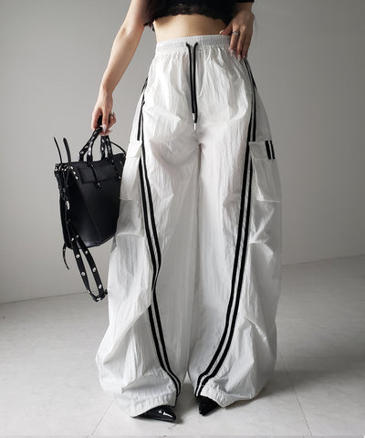 【 ３color ／裾絞り可能２WAY 】サイドラインナイロンタックカーゴワイドパンツ ／ side line nylon tuck cargo wide pants
