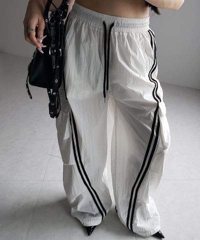 【 ３color ／裾絞り可能２WAY 】サイドラインナイロンタックカーゴワイドパンツ ／ side line nylon tuck cargo wide pants