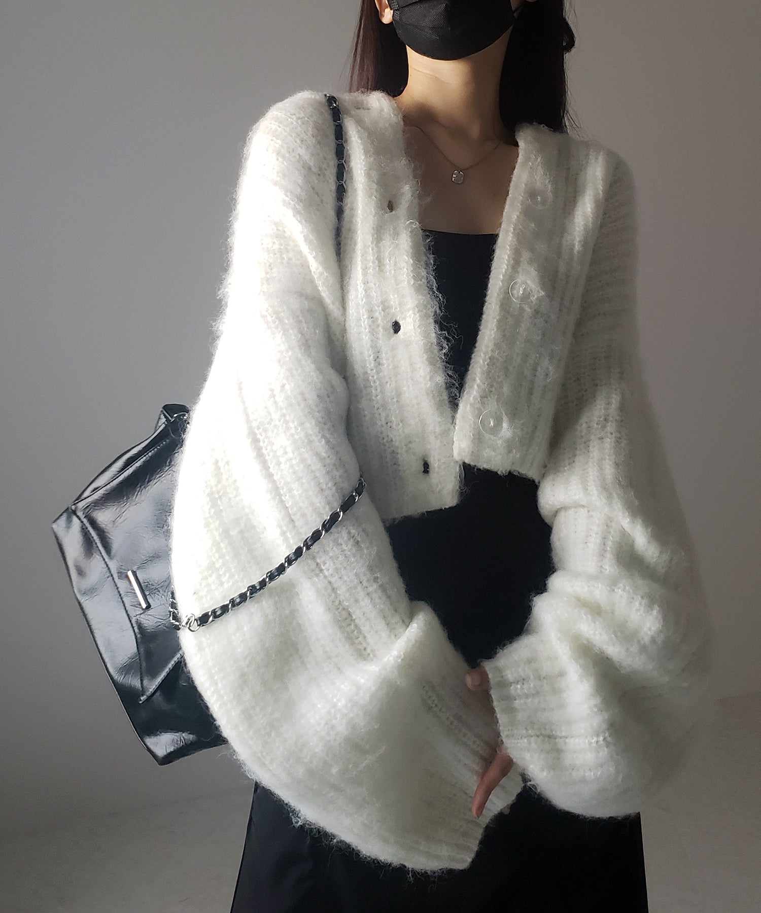 ボリュームワイドスリーブショートシャギーニットカーディガン ／ volume wide sleeve short shaggy knit cardigan