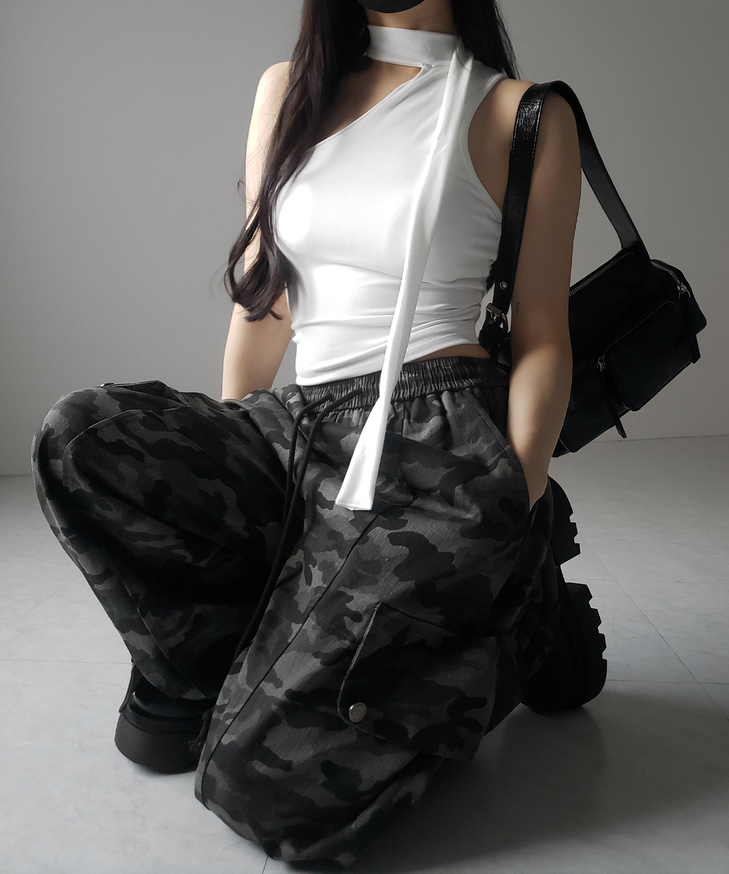 【 ３color ／ カップ付 】チョーカータイアシンメトリーワンショルキャミソール ／ choker tie asymmetry one-shoulder camisole