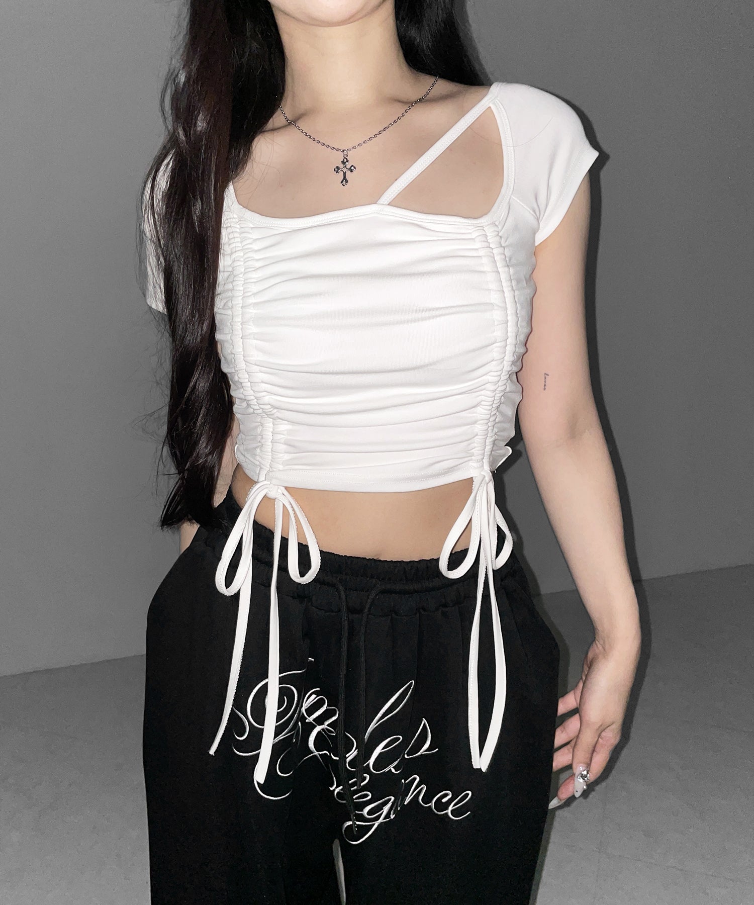 ダブルシャーリングリボンストラップＴシャツ ／ double shirring ribbon strap T-shirts