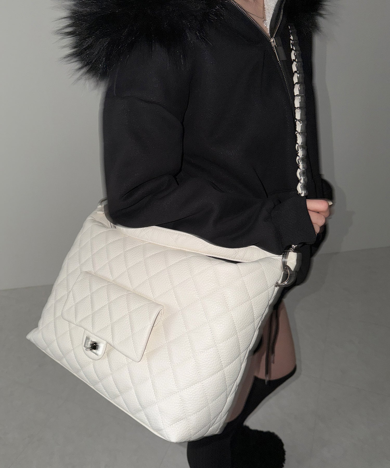 【 ショルダーストラップ付き２WAY 】キルティングスクエアトートショルダーバッグ / quilted square tote shoulder bag