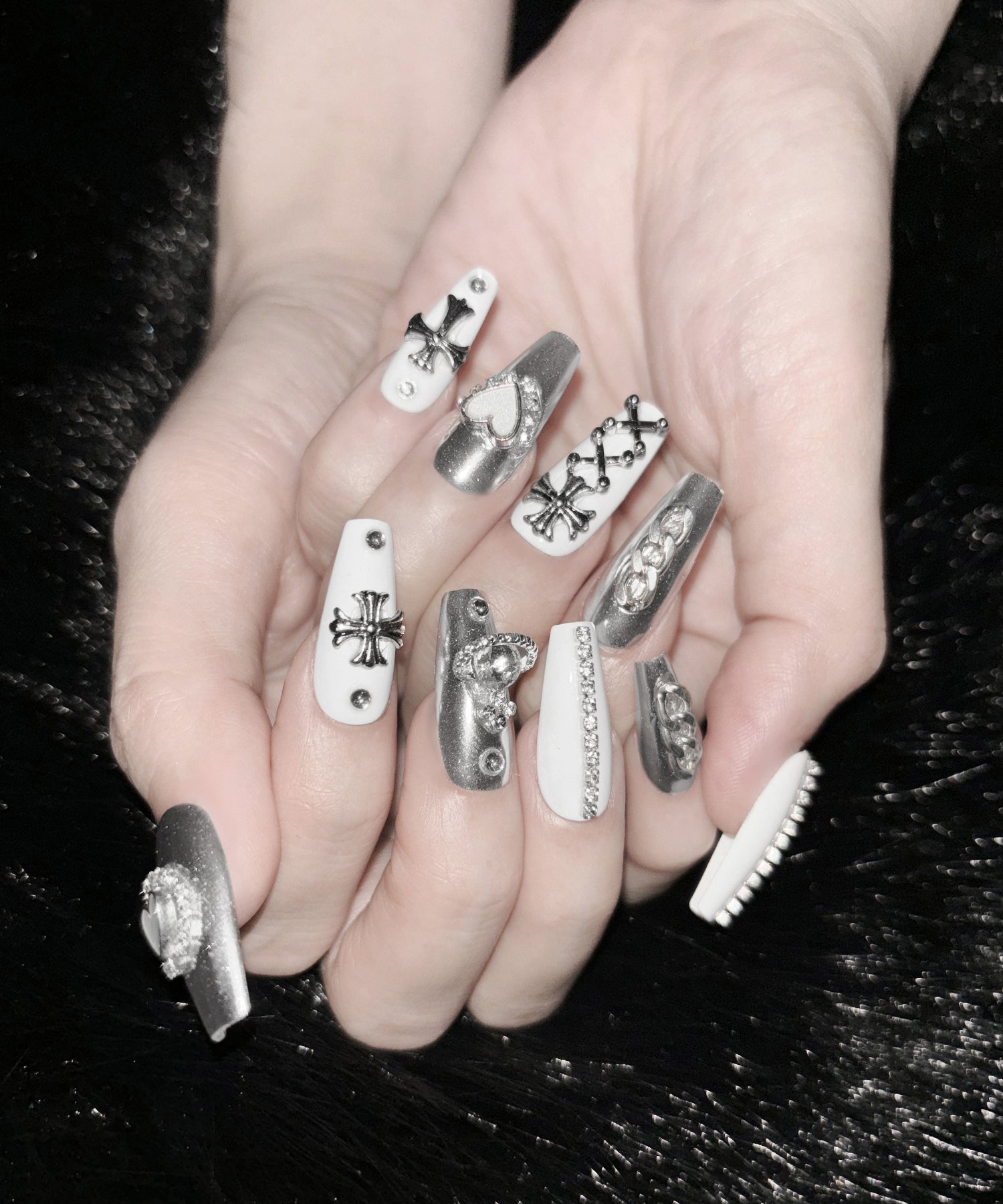 【 限定先行販売 】heart cross white silver bijou nail tips